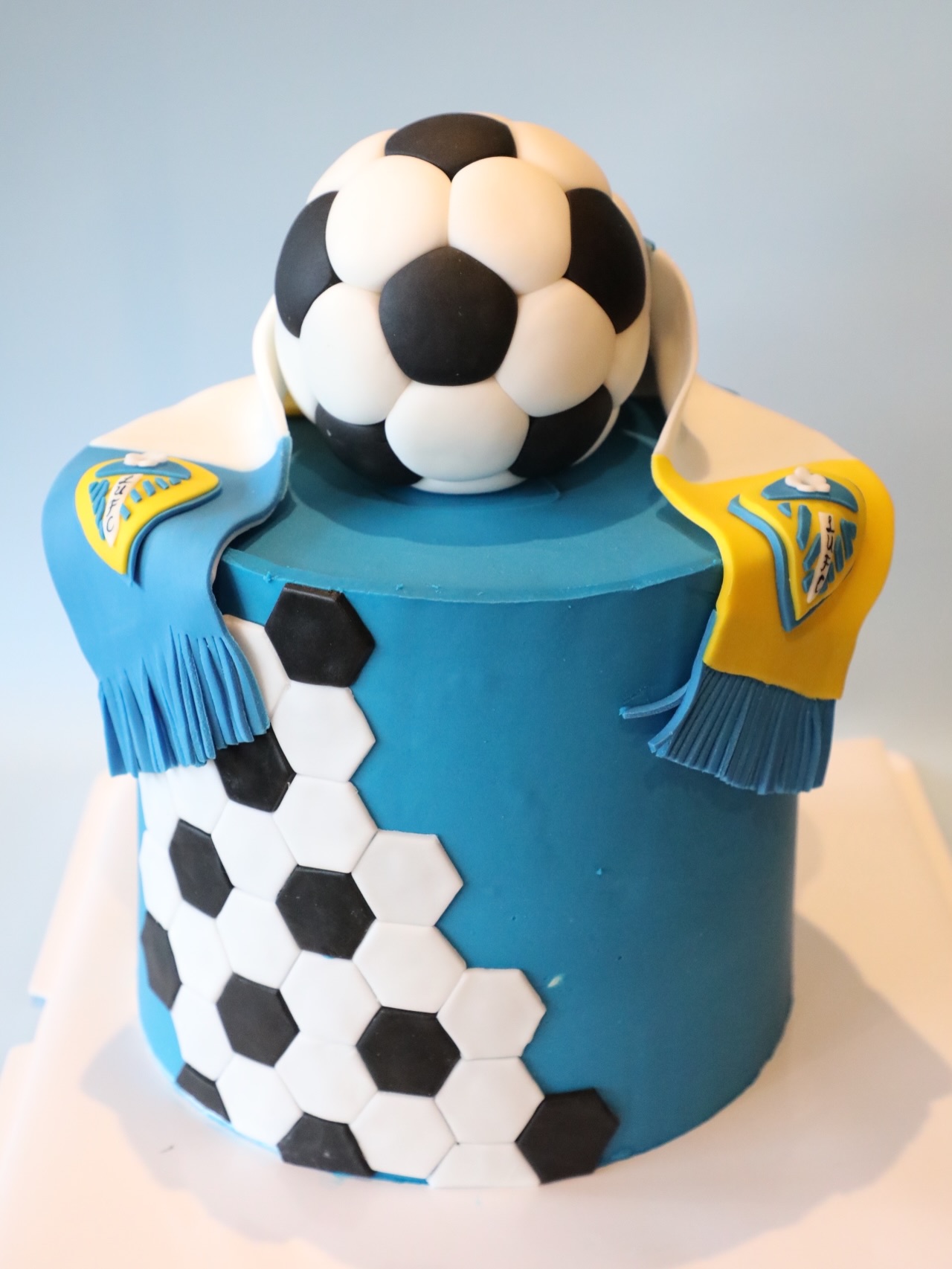 Wetherby’s full of Leeds — that’s a fact! 💙💛
Marching on together, loud and proud! ⚽
One club. One badge. One Leeds.
#MOT #LeedsUnited #leedsunitedcake #footballcake #belsourire