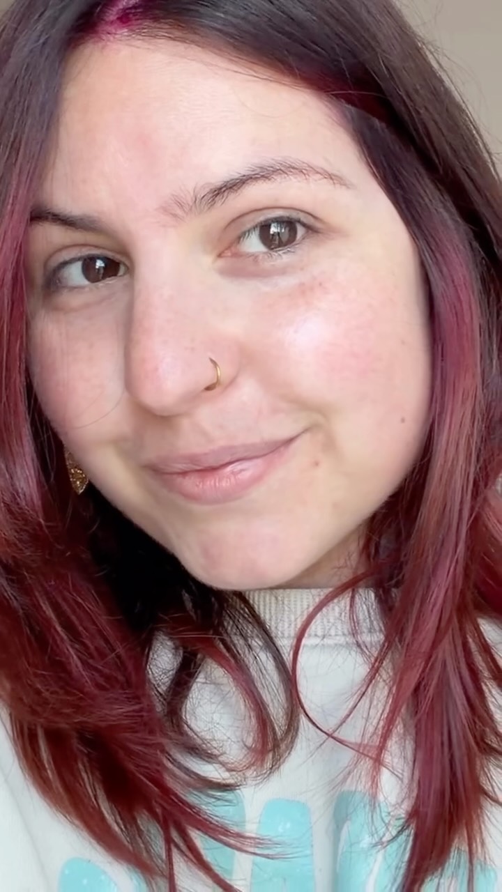 Congé mat = glow up validé ✨
J’ai changé de couleur pour revenir en mai plus fraîche que jamais 💁♀️🔥
Soin repigmentant Lie de Vin 🍇 by Patrice Mulato = brillance + reflets profonds + cheveux chouchoutés
Qui est prêt(e) pour une transformation de printemps ? 🌸 #leslandes#bohamestudio#patricemulato#newhair#glowup