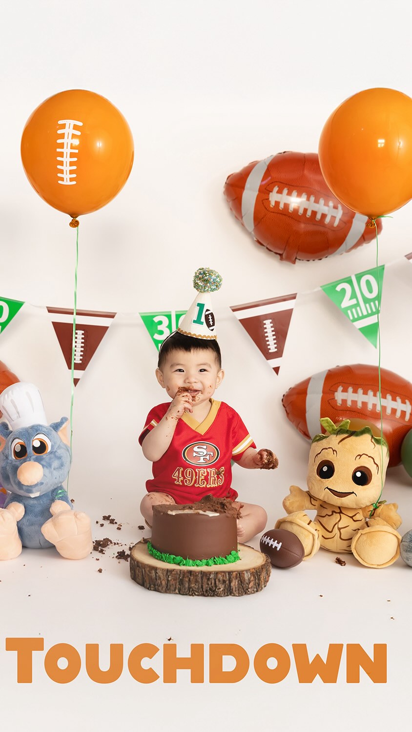1ST YEAR DOWN - Football Themed Smash Cake #footballthemecake⚽️⚽️⚽️ #footballsmashcake #touchdownsmash #1yearPhotoStudio #Sugarbaby SugarbabyStudio SugarbabyPhotography SJPhoto SJPhotocreation SanMateoPhotographer