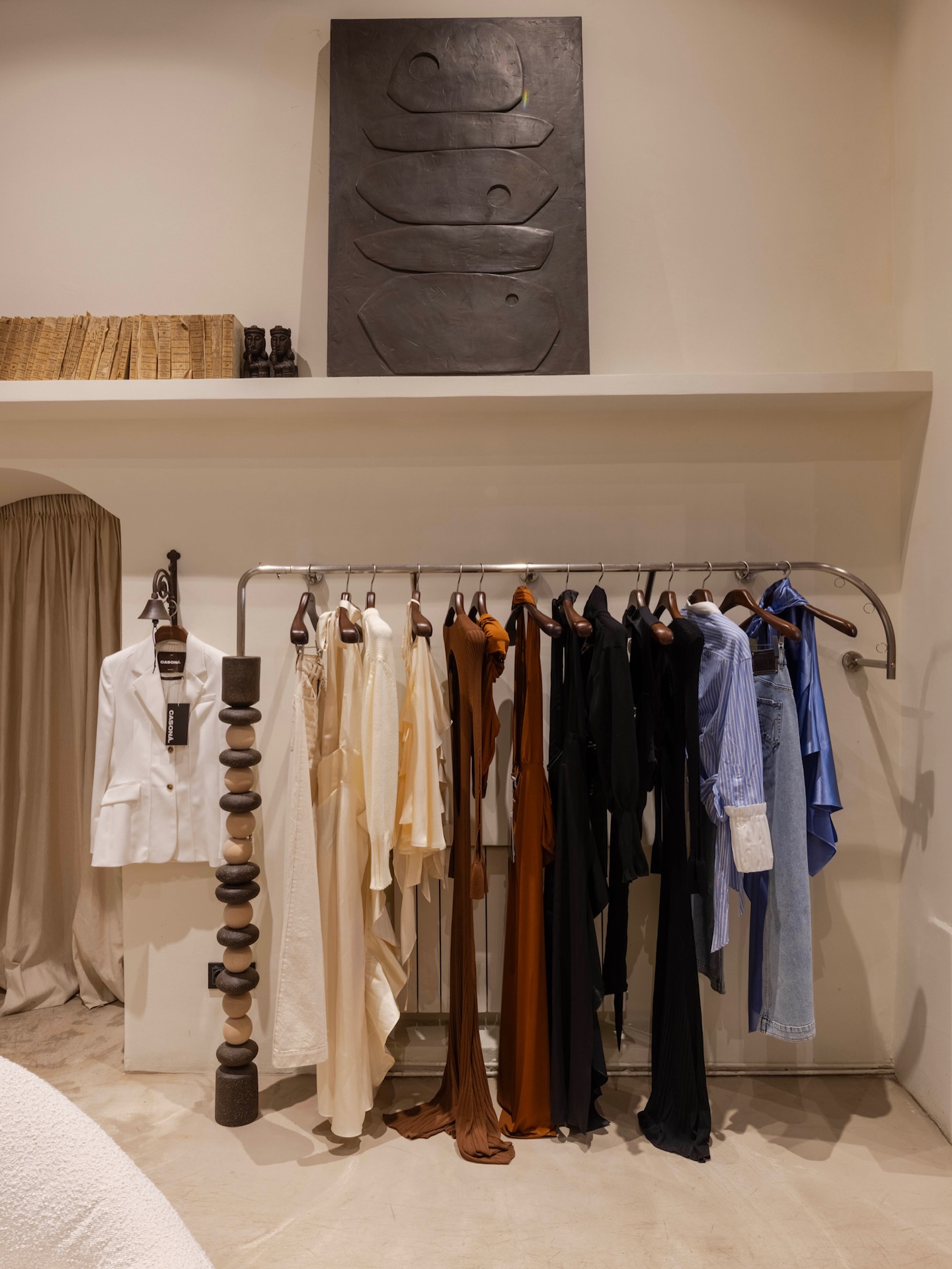Elevate your space —Bespoke clothing racks & art for @shopcasona
#art #sculpture #contemporaryart #microcemento