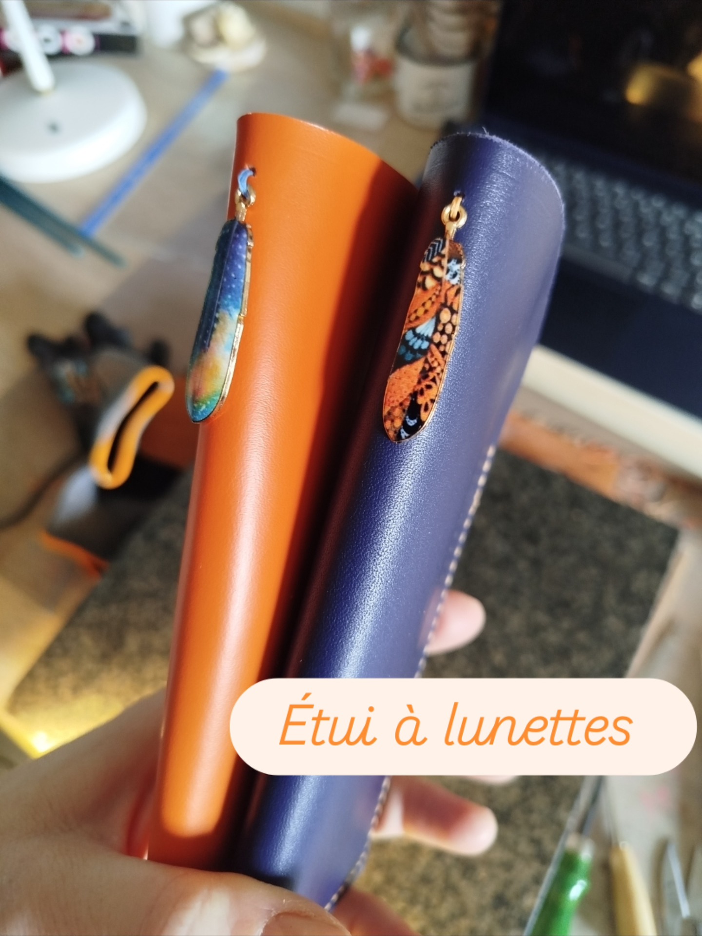 Étui à lunettes coloré
Retrouvez-moi chez @lacreatique et @artcomplices
#cuir #cadeauxpersonnalisés #artisan #lyon
