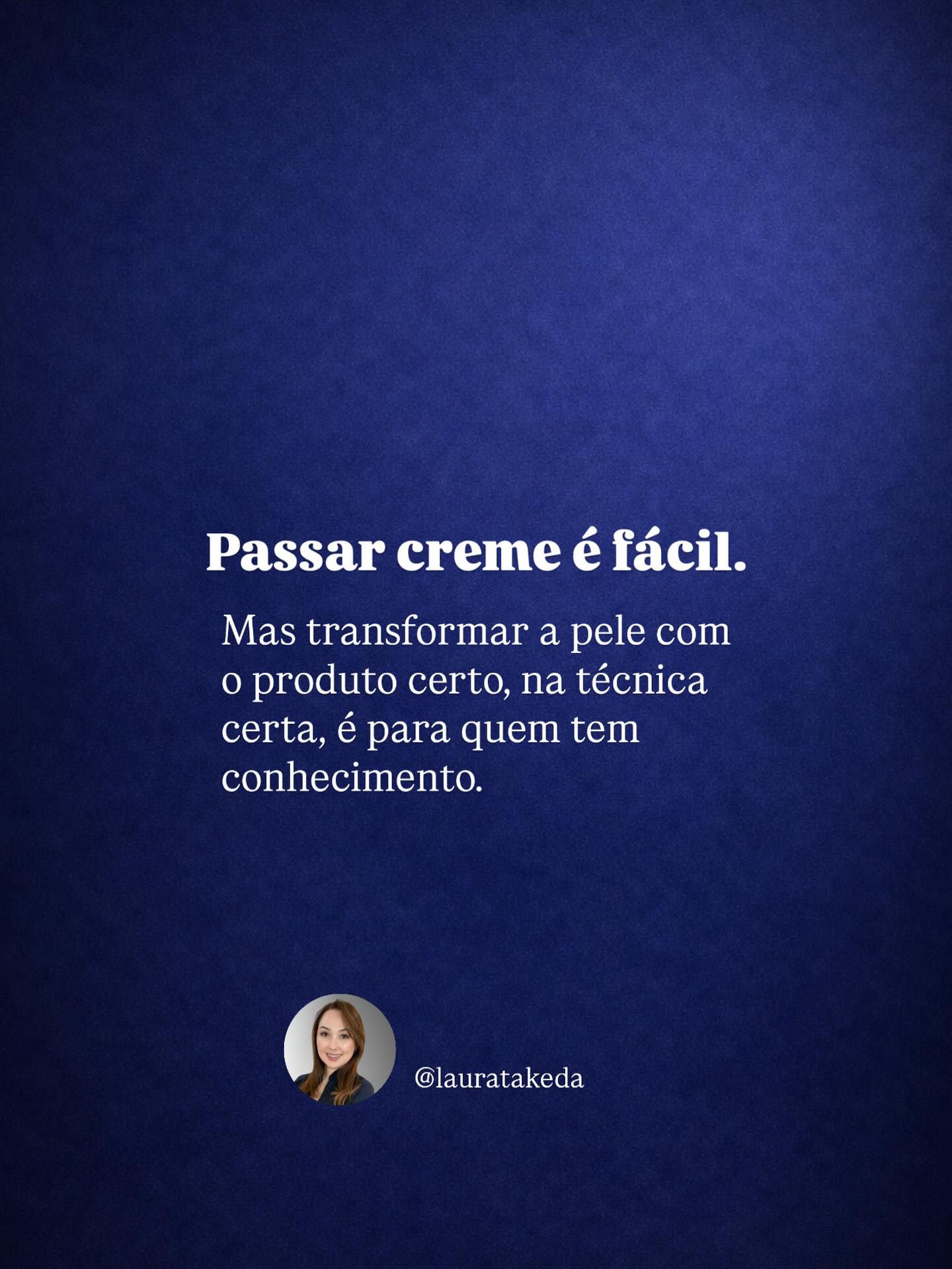 A diferença entre um simples toque e um resultado real está na sua expertise profissional.
É você quem sabe escolher o produto certo, para a pele certa, com a técnica correta.
Isso não é sorte.
É estudo. É prática. É estética levada a sério.
• Você não entrega apenas um produto.
Você entrega transformação. Resultado. Confiança.
Por isso, valorize o que você faz, porque não é só uma aplicação, é um tratamento com propósito.
Profissionais bem capacitadas mudam vidas com as mãos e com o conhecimento.
E é exatamente esse nível de profissional que nós queremos formar.
Se você quer estudar estética de verdade, com profundidade e aplicação real…
🚨 Em breve, abriremos as matrículas do Curso Profissionalizante de Estética e Cosmetologia – Pure Beauty Academy 2026.