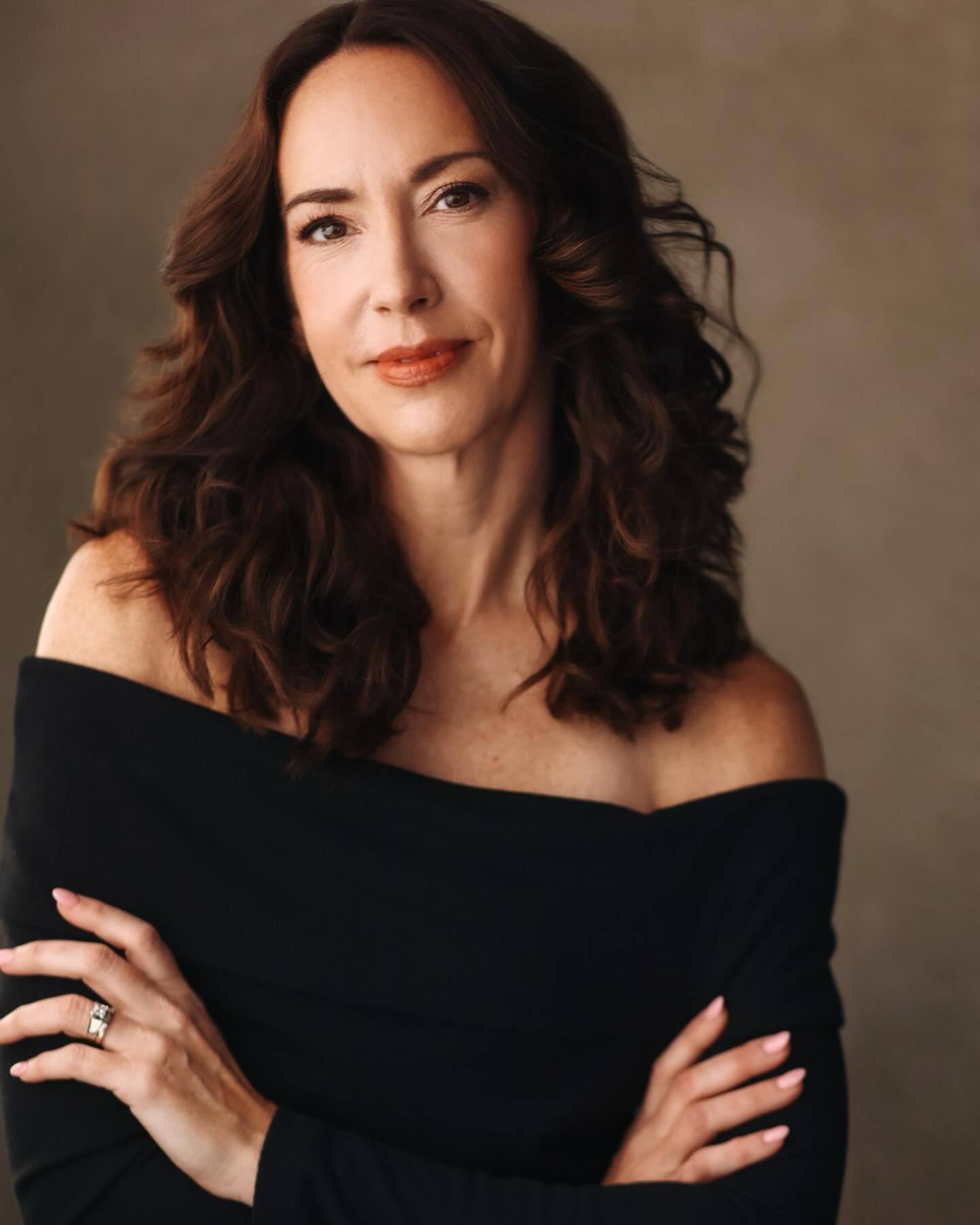 The STUNNING @itsmelissa.everett!
📸: @jontaylorphoto
💇🏻♀️&💄: @kaleywerebeauty
#dancer #rockette #headshots #actorheadshots #headshotmakeup