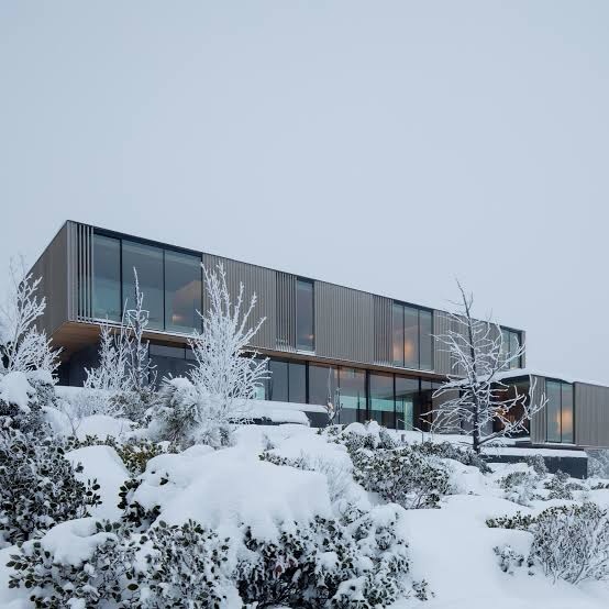 Cold climate, sharp lines.
Set into the landscape, this project balances exposure and protection, where expansive glazing meets the demands of the environment without sacrificing clarity or scale. Every opening is deliberate, framing winter as part of the architecture.
Built to perform. Designed to endure.
#InTheWorks #ModernArchitecture #ColdClimateDesign #ArchitecturalGlass #ProjectProgress
Photographer: unknown