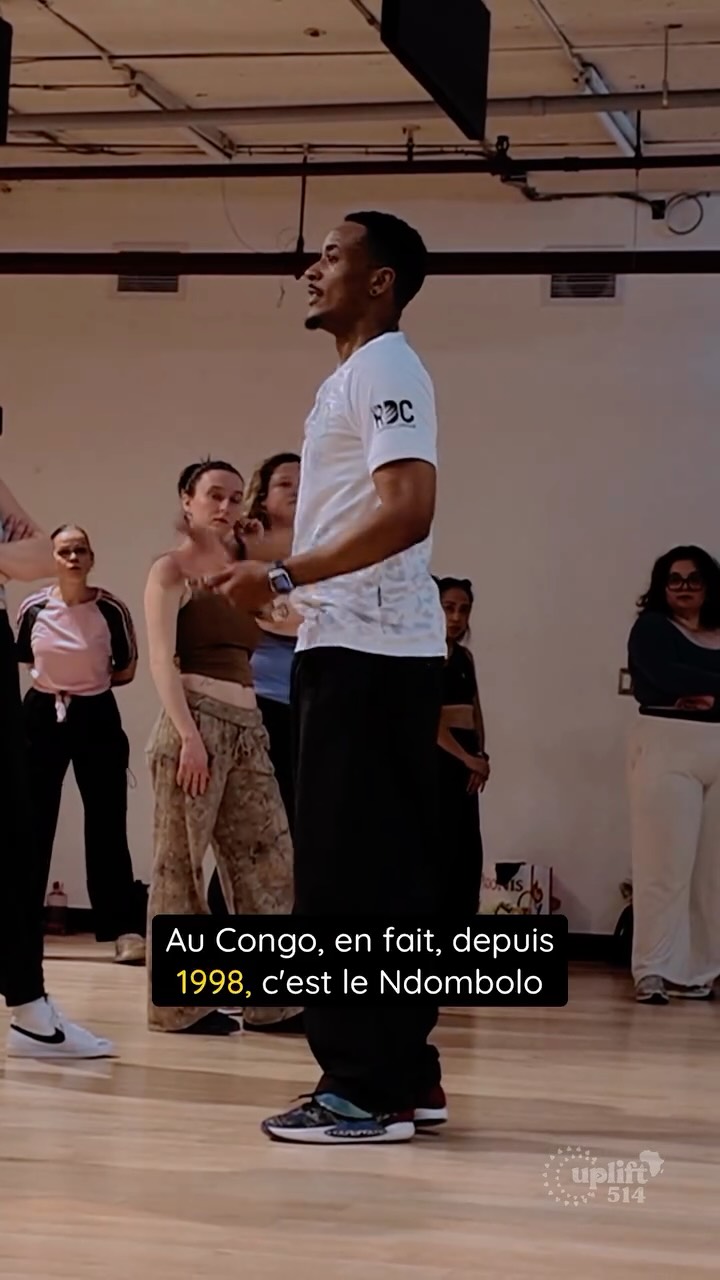Le Ndombolo est bien plus qu’un genre musical ou une danse — c’est une culture vivante. 🌍🔥
Enraciné dans l’héritage de la rumba congolaise et dans le son électrisant du soukous, il porte des décennies de rythmes, de récits et de mouvements nés à Kinshasa.
Mention spéciale aux DJs et à la culture underground qui ont gardé les sons puissants bien vivants — les mixtapes, les soirées, l’énergie de la rue qui ont propulsé le Ndombolo au-delà des frontières et sur les pistes de danse du monde entier.
De la République démocratique du Congo, carrefour de l’Afrique partageant ses frontières avec neuf pays, jusqu’aux diasporas — Paris, Bruxelles, Londres, Montréal — la culture continue d’évoluer.
Aujourd’hui, de nouvelles générations poursuivent l’héritage à travers l’Afro-Congo et diverses fusions.
Du Congo au monde — le rythme ne s’arrête jamais. ✨
——
Ndombolo is more than a music genre or a dance dance — it’s a living culture. 🌍🔥
Rooted in the legacy of Congolese Rumba and the electrifying sound of Soukous, it carries decades of rhythm, storytelling, and movement born in Kinshasa.
Shout out to the DJs and the underground culture that kept the hard sounds alive — the mixtapes, the parties, the street energy that pushed Ndombolo beyond borders and onto dance floors around the world.
From the Democratic Republic of the Congo, crossroads of Africa, sharing borders with nine countries to the diasporas, Paris, Brussels, London, Montreal — the culture keeps evolving.
Today, new generations continue the legacy through Afro Congo, various fusions…
From Congo to the world — the rhythm never stops. ✨
#uplift514 #ndombolo #danseafro #diasporaafricaine