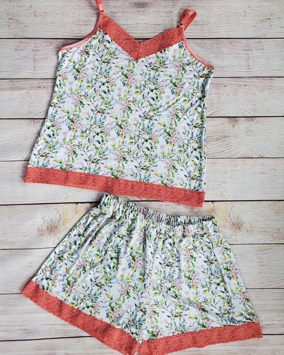 Check out these amazing Luna Sleep Sets made by @theprairiefox4
She made not just one, but three sets of the top and shorts variation, each with a unique printed fabric and colorful lace 🥰
I love how they turned out, thank you for testing the pattern and bringing these pieces to life! 💕