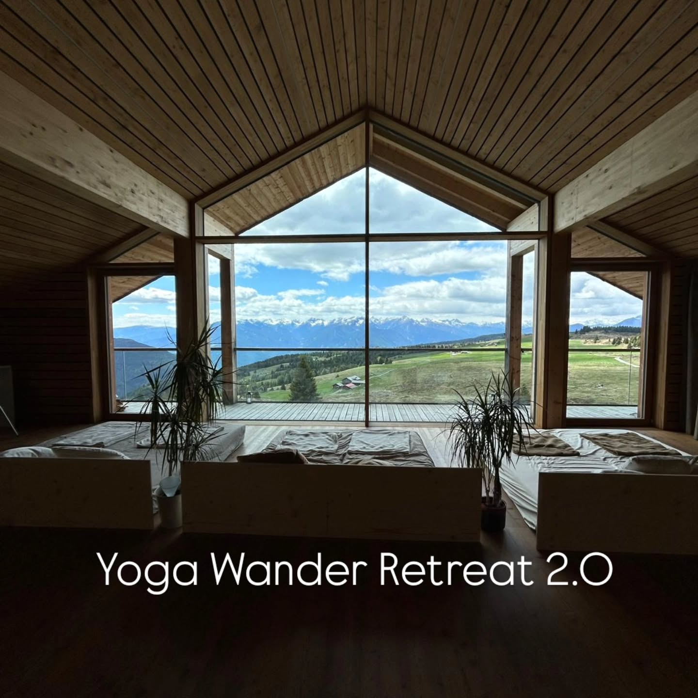 YOGA WANDER RETREAT 2.0
Nachdem unser Yoga Wander Retreat jedes Mal mit Warteliste ausgebucht ist, wurde es Zeit für eine zweite, neue Location.
Ich freue mich so, dass wir sie gefunden haben!
2.0 weil:
- Wellnessbereich
- Blumenstrauß an Zimmerkategorien
- 4 Tage und 3 Nächte
🏔 03. - 06. September 2026 🏔
🧘🏼♀️ Vinyasa Yoga | Yin Yoga | Yoga Nidra | Meditation | Pranayama
📍Starkenfeld Hütte @starkenfeld
🍴 Halbpension vom Feinsten
🧖♀️ Almwellness | Indoor: Sauna, Infrarot | Outdoor: Fasssauna, Jacuzzi
Weil mich die Vorfreude überrollt und einige von euch seit langem auf Rückmeldung warten, dieser Post ohne Link zu meiner Homepage und Buchungsdetails (It will follow)..
For now - gerne direkt PN und Infos folgen ♡
Achtung - schnell sein lohnt sich meistens!
Cant wait. Mitten in den Almwiesen aufwachen.
Im freien Saunieren. Mit Panoramablick yogieren
Love, Chrisi
.
.
.
#yogawanderretreat #yogasüdtirol #starkenfeld #retreatseptember #yogawandern