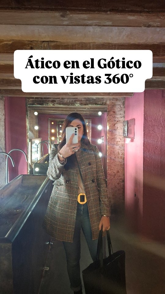 Sensaciones y momentos que puedes tener en este ático de diseño bohemio y vistas 360° en el barrio Gótico. De momento el propietario no ha decidido que hacer, estudiará las alternativas que le presentamos.
Y tú ¿que harías?
.
.
#visitasaclientes #barcelonarealestate #signaturerealestate #vivirenbarcelona #comprarpisoenbarcelona