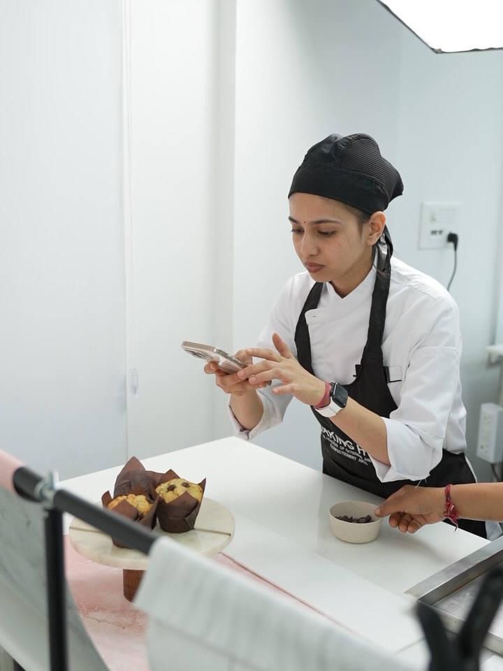 You don’t need a DSLR.
You don’t need a photography degree.
You don’t need a studio or a ring light or a professional setup.
You need to understand light. ✅
You need to understand composition. ✅
You need to know how to style your product so it tells a story. ✅
That’s exactly what we teach our students at Baking Hub Academy.
Watch them in this photo fully focused, getting the angle right, thinking about the frame.
Most of them had never thought about food photography in their lives. Today they’re creating content that could sit on any premium bakery’s Instagram feed.
That’s the Baking Hub difference. We don’t just make you a better baker. We make you a better business owner.
At Baking Hub Academy we teach our students that the journey doesn’t end when the bake comes out of the oven. It ends when the customer sees it, wants it, and orders it.
📷 Your bakes deserve to be seen. We’ll teach you how at our 6 Week Baking Certification Course!
#BakingHubAcademy #PhonePhotography #FoodPhotographyTips #BakingSkills BangaloreFoodie HomeBakerBangalore ContentCreatorIndia BakedAtBakingHub
