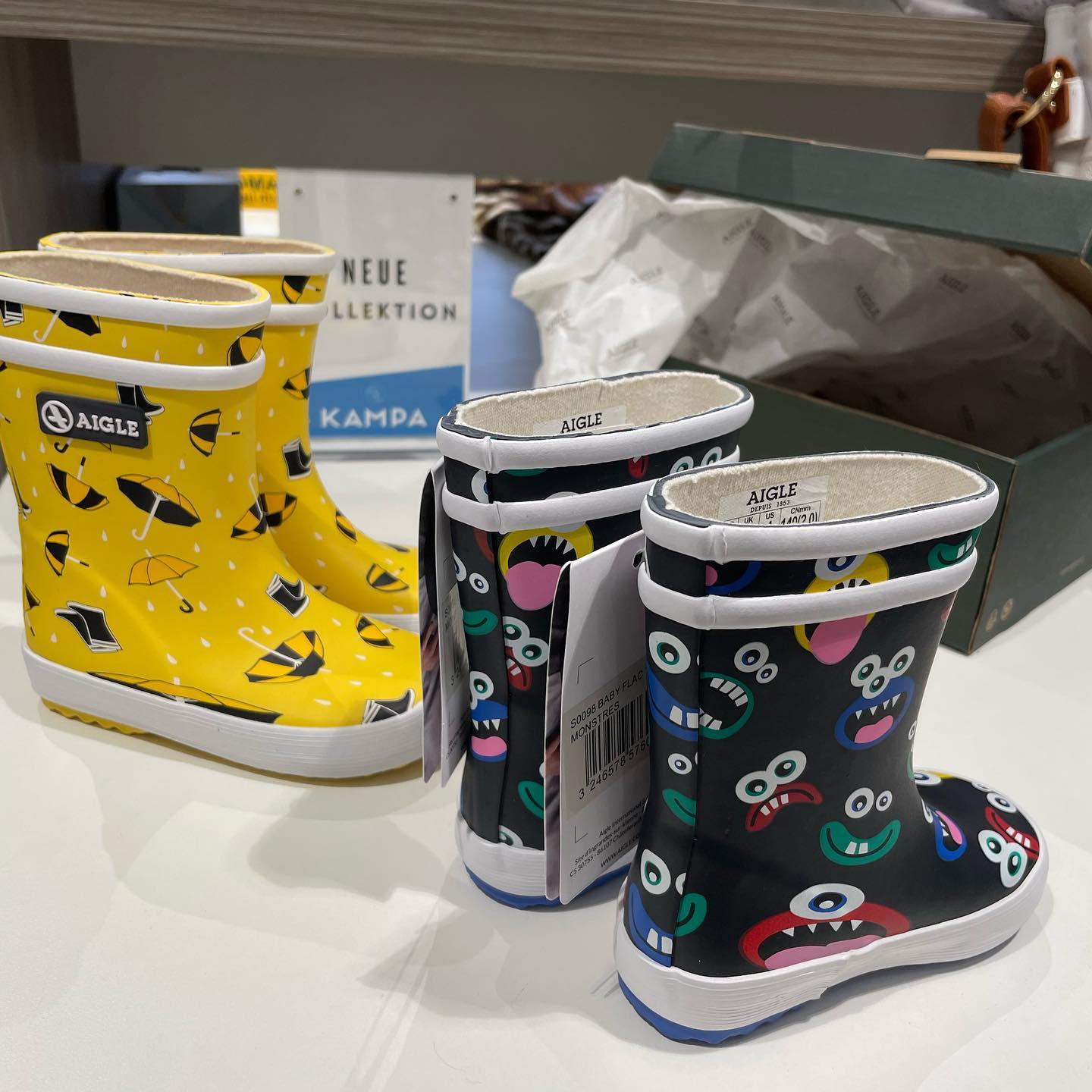 Unsere Gummistiefel sorgen bestimmt für trockene Füße und gute Laune ☔️🌈. Wir vermessen gerne die Füße von euren Kleinen und helfen Euch die richtige Größe zu finden. #regenwetter #erding #gummistiefel #aigle