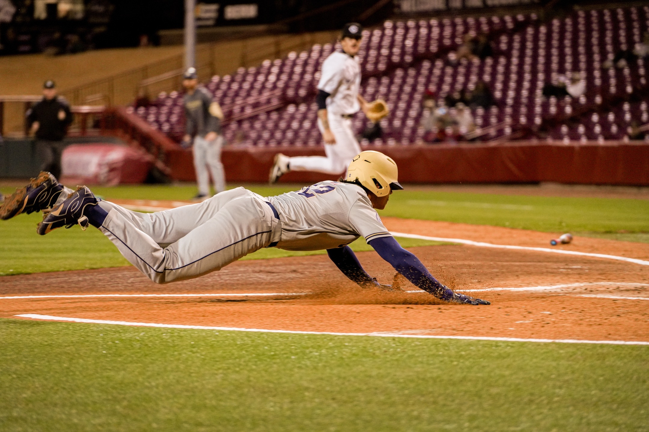 An amazing play from a UofSC baseball game against Queens #uofsc #baseball #queens