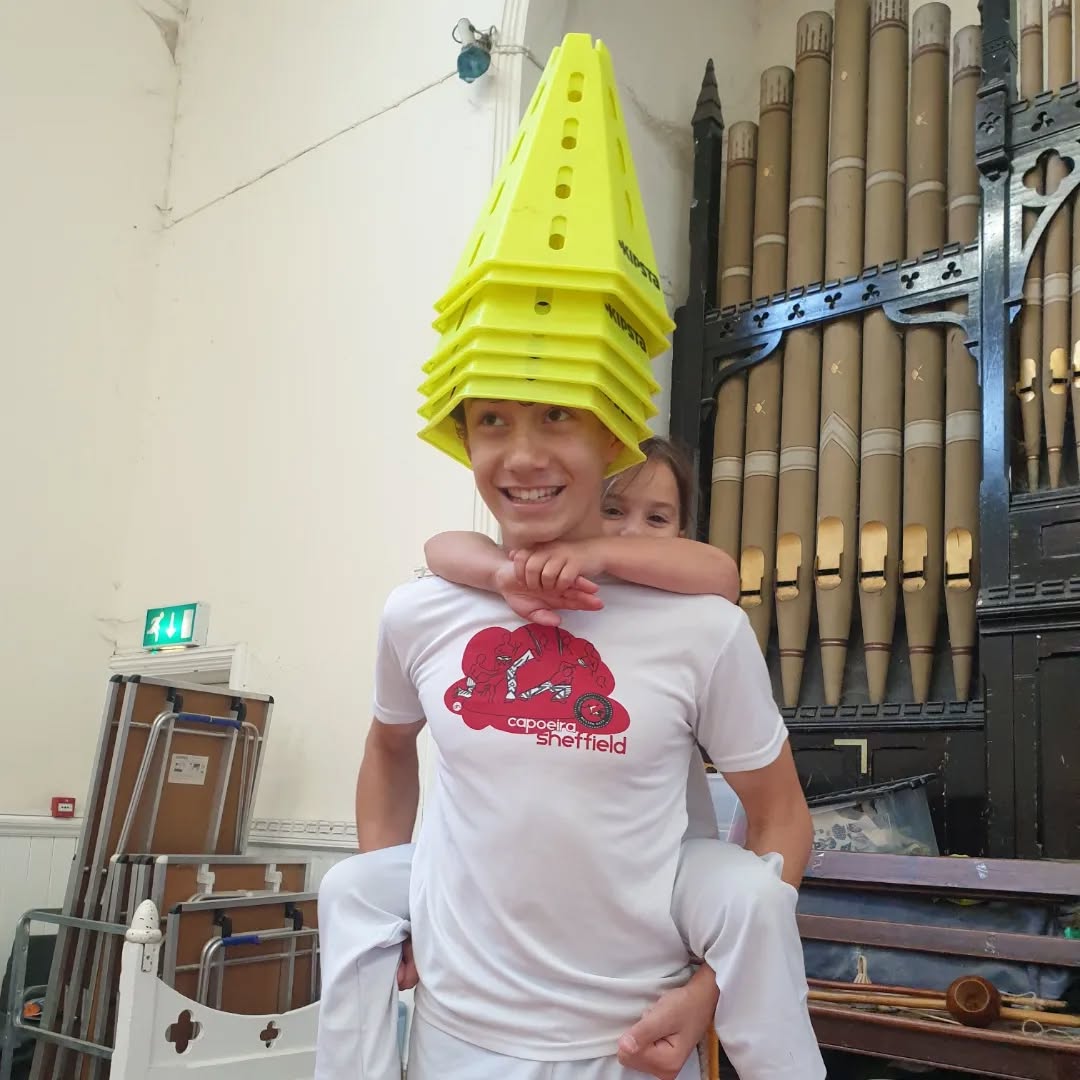 Back to capoeira...fun between session is ON @cientista12 @diver_gaia @m.for.miriam @kittyhanniffy
#capoeira
#capoeirakids
#kidsmartialarts
#capoeirauk
#playcapoeira
#capoeiramusic
#youngcapoeirista