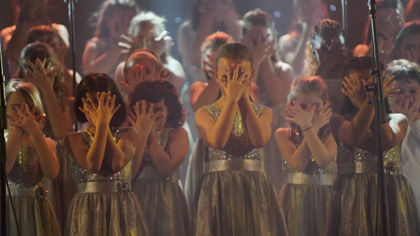 Can you see it?
The new SpotLight Season starts now!
Wir freuen uns riesig, dass es ab heute wieder losgeht. Dieses Halbjahr verspricht:
Neue Songs
Mega-Events
Jede Menge Spaß und Action
Seid ihr dabei? Let's go, SpotLight!