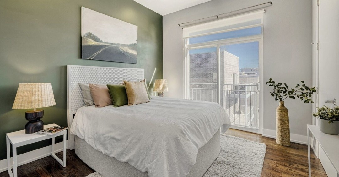 We used the green accent wall as inspiration for the calming zen vibes of this bedroom 😴 #zen #bedroom #green #chicago #chicagorealestate #havenhomestager #chicagohomestaging #stagingworks #stagingsells #staging #homestaging