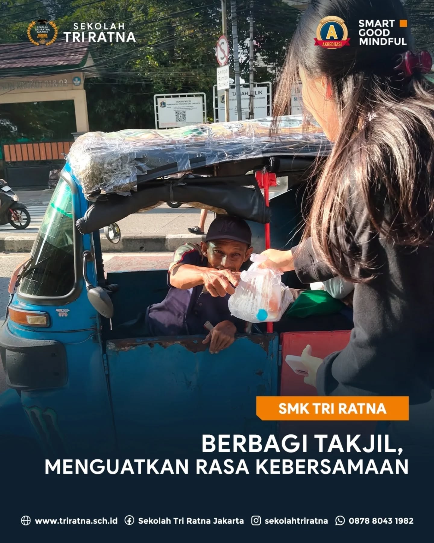 Ramadan jadi salah satu momen untuk berbagi kebaikan 🤍✨
Siswa SMK Tri Ratna @smktriratna turun langsung ke jalan, membagikan takjil kepada warga sekitar sekolah sebagai wujud kepedulian dan rasa syukur. Senyum hangat dan sapaan sederhana menjadi pengingat bahwa kebaikan sekecil apa pun bisa membawa kebahagiaan bagi sesama.
Melalui kegiatan ini, kami belajar arti empati, kebersamaan, dan indahnya berbagi. Semoga langkah kecil ini membawa manfaat dan menginspirasi lebih banyak hati untuk saling peduli 💫
Bergabunglah bersama kami di Sekolah Tri Ratna!
🔗 psb.triratnaschool.sch.id
☎️ +62 878-8043-1982
SMART • GOOD • MINDFUL
#sekolahjakarta #sekolahbuddhajakarta #sekolahtriratna #sekolahjakartabarat #RamadanBerkah