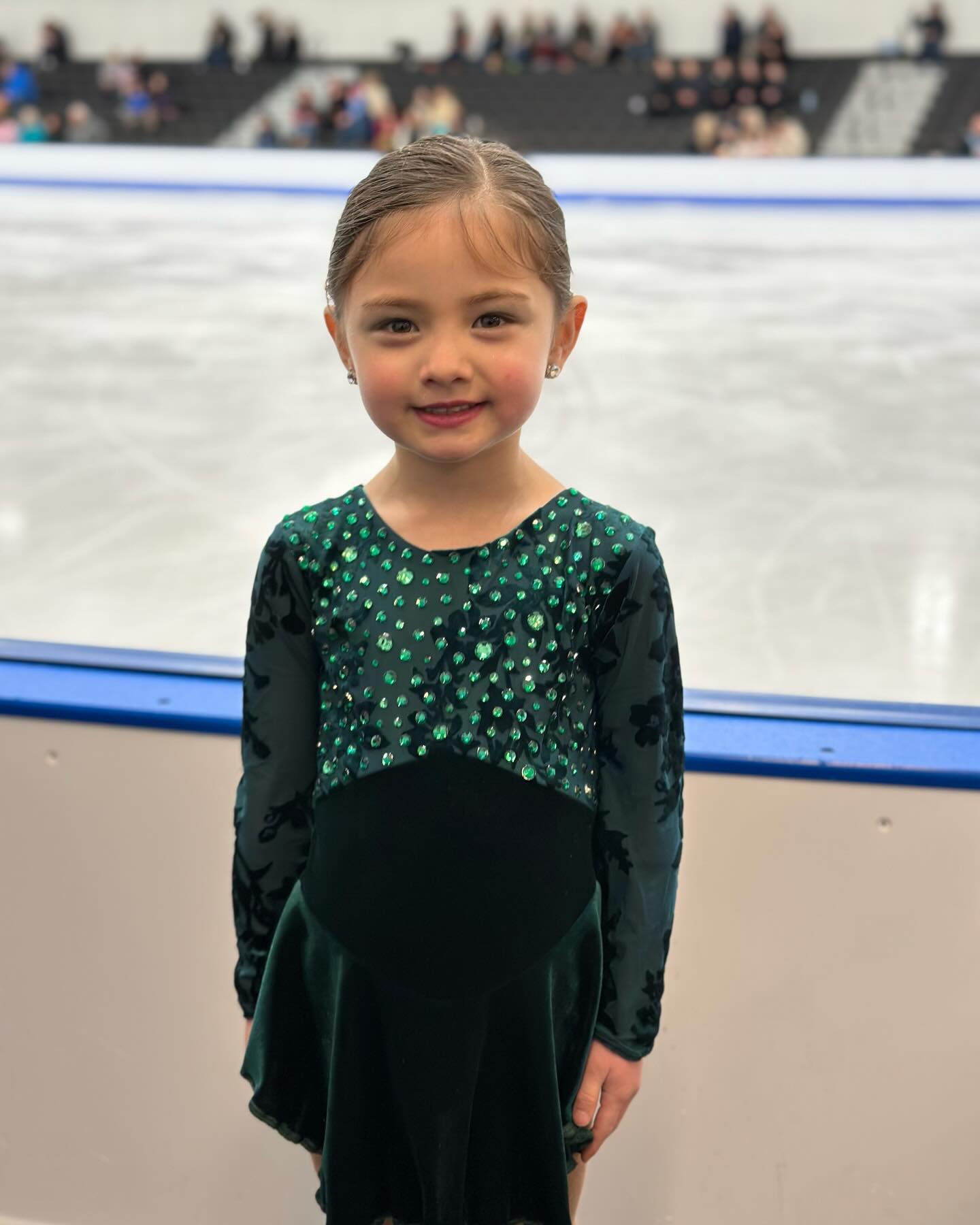 Our youngest competitor of the day is Poppy! 💕 Today was her first time competing in her new level, Basic 1, and she crushed it, earning the gold medal!! 🥇
#NESC #basic1 #NESCfamily #soloskating #iceskating #usfsa #usfsbasicskills #queenofkings