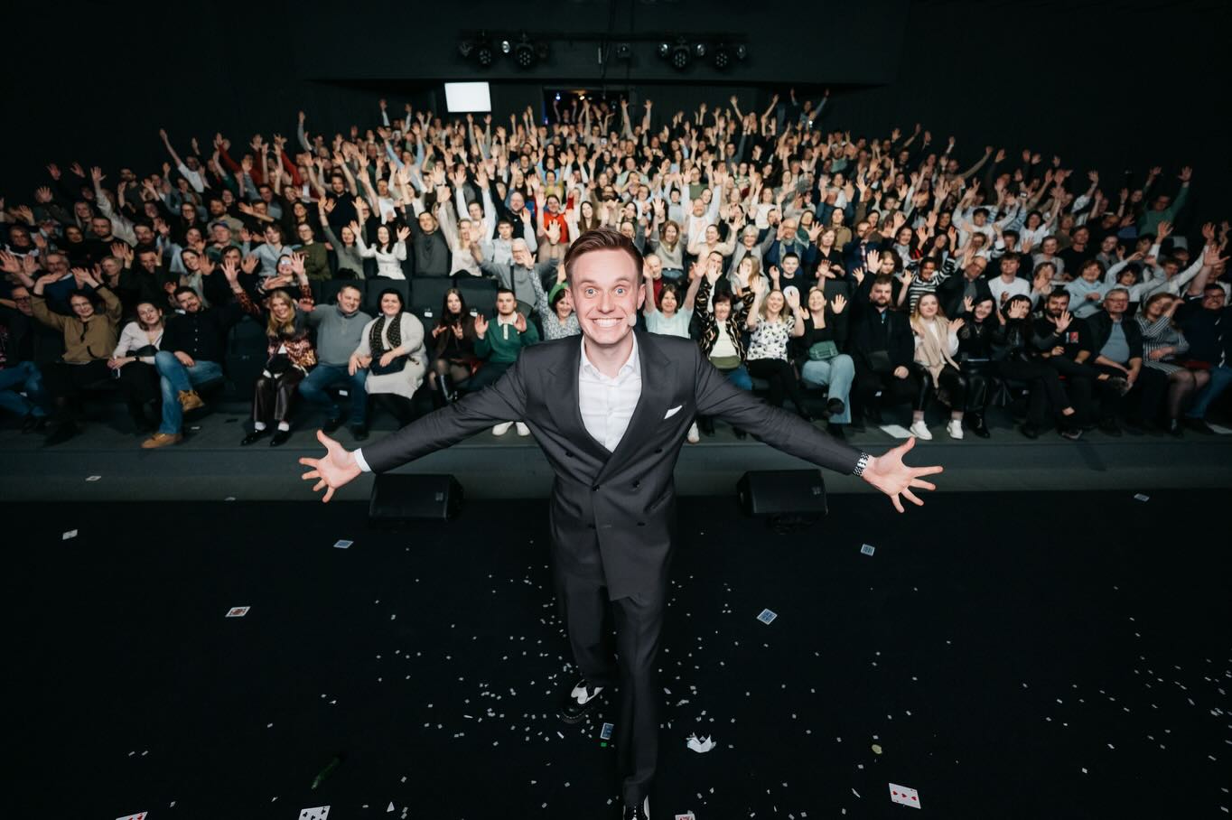 Vilnius! ❤️🇱🇹
Scenoje triukus dariau aš, bet magiją sukūrėme kartu.
Ačiū jums už tai! To nepamiršiu niekada 🙏
📸❤️ @mantasheadshooter