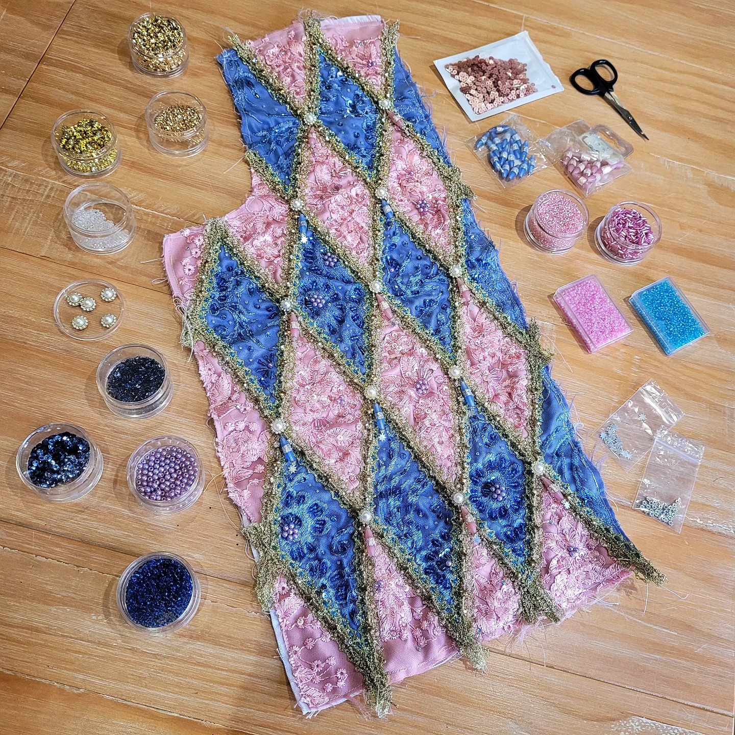 I realised last night that I've been keeping progress of my newest personal project to my stories and I haven't actually announced it here yet. So here it is! I'm making Howl Pendragon from Howl's Moving Castle. Hopefully, I can finish in early 2025, but I'm not rushing to any deadlines.
I've spent a solid two weeks beading the first half of my jacket and have completely lost count of how many beads I've used already. I'm in love with this colour pallet and just how beautifully this sparkles.
This has been a dream costume of mine to work on and I'm so excited to finally see it come to life!
Now to repeat for the second half! ๐
Are you interested in seeing more detail shots and progress of things like this? Because I have so many photos I would love to share!
#cosplaywip #howlsmovingcastle #howlpendragon #howlcosplay #howlpendragoncosplay #ghiblicosplay #handembroidery #beading #embellishment #handbeaded #costumemaker #studioghiblicosplay