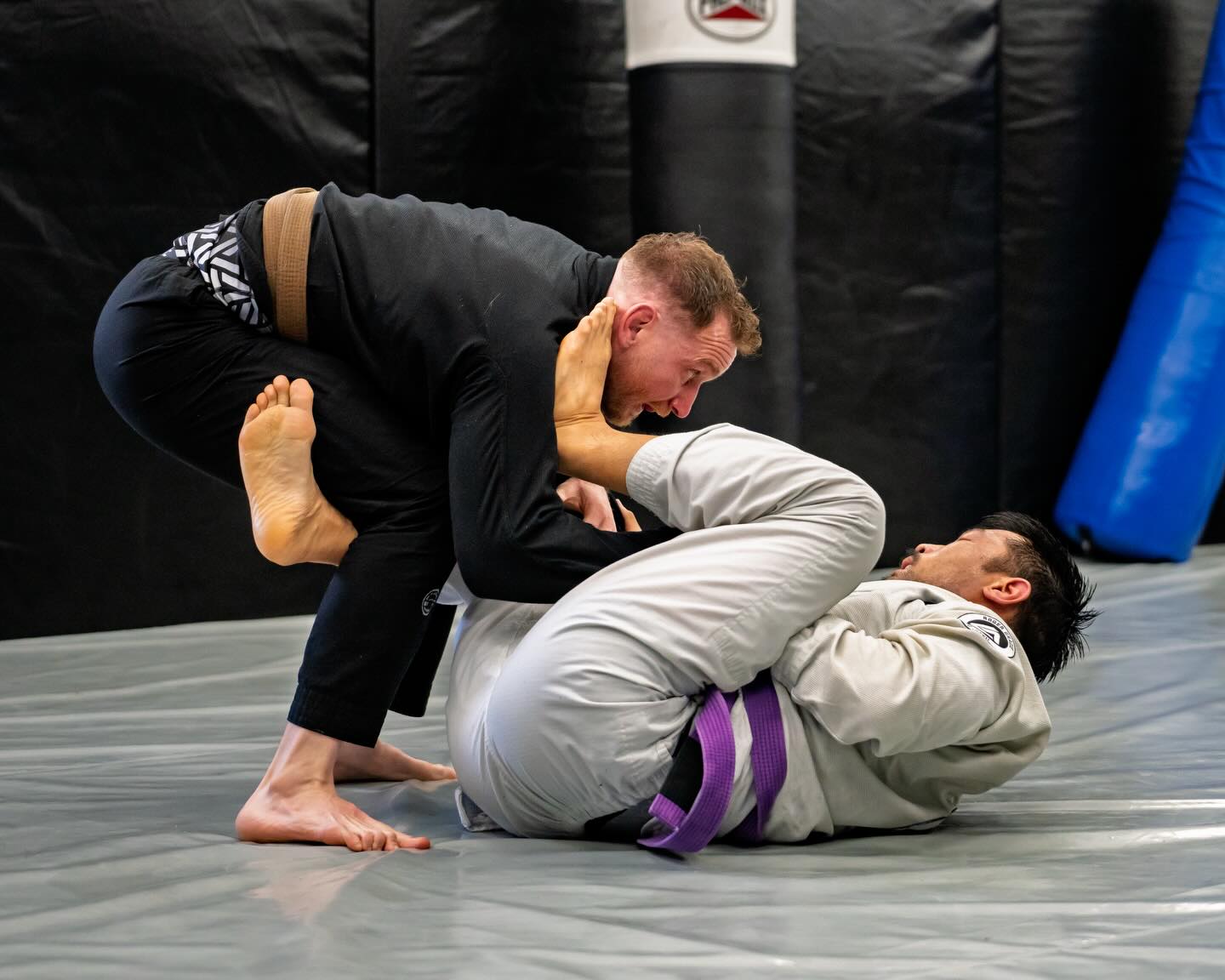 Brazilian Jiu Jitsu can feel confusing when you first start.
A lot of it comes down to understanding positions before anything else.
Here are the 4 main positions you’ll come across:
1. Guard
This is where you’re on your back, controlling your opponent with your legs.
It might look like you’re losing, but you’re actually in a strong position to defend, sweep, or attack submissions.
2. Side Control
You’re on top, controlling your opponent’s upper body.
The goal here is pressure, control, and limiting their movement while you look to progress or submit.
3. Mount
Sitting on top of your opponent’s torso.
This is one of the most dominant positions — you can strike (in MMA), control, and set up high-percentage submissions.
4. Back Control
Taking your opponent’s back with your hooks in.
This is the strongest position in Jiu Jitsu — you control them while they can’t see you, and it opens up submissions like chokes.
Most beginners make the mistake of trying to “win” every round.
In reality, progress comes from understanding these positions and learning what to do in each one.
You don’t need to know everything to start.
You just need to learn one position at a time.
That’s how confidence is built.
📸 @bro_where_photo
#bjj #brazilianjiujitsu #mma #baldock #hertforshire