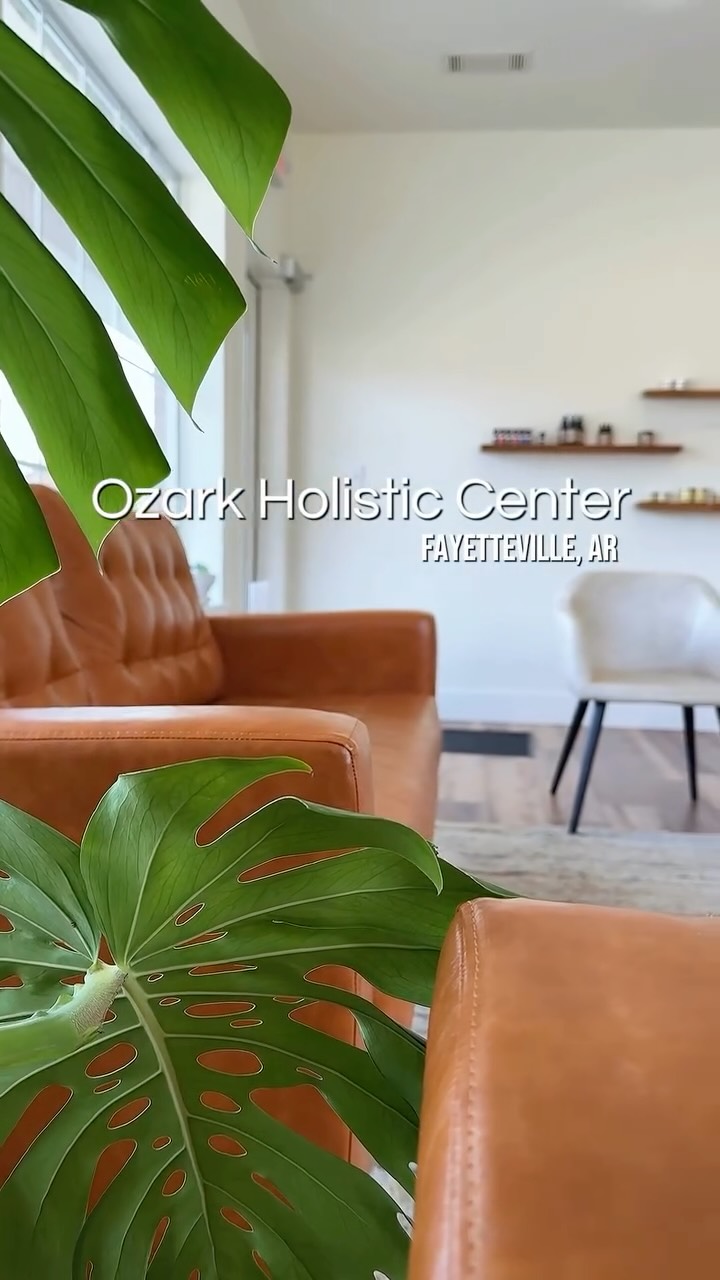 Because healing happens in the details. ⌕
From the way the room feels, to how gently we listen, to the precision of every adjustment, our space reflects the way we care for you.
Intentional. Grounded. Detailed.
#OfficeSpace #IntentionalCare #FamilyChiropractic #FayettevilleAR #OzarkHolisticCenter