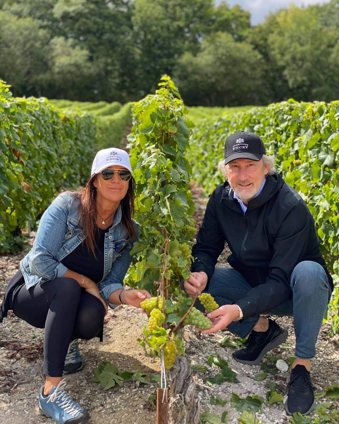 Like red and white wine, champagne can be good for your heart. Made from both red and white grapes, it contains the same antioxidants which prevent damage to your blood vessels, reduce bad cholesterol and prevent blood clots. In turn, this lowers the risk of heart illnesses and strokes. #themediterraneanway #lifestyle #living #family #harvest #grapes #luxurylifestyle #unique #champagne #winelover #livelonger #allinmoderation @nadia.nicoli @encrylovers #chefmed2019 @franca_bongiorno_roberts_ @carmelo_carnevale #carmelocarnevale