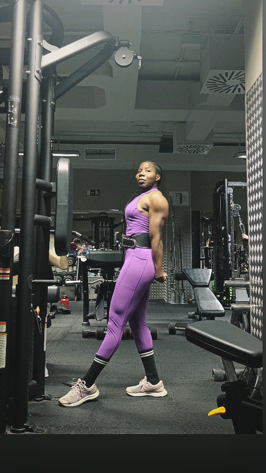 Sonreír por tu propio físico… eso sí que es éxito. ✨
Los progresos van llegando, paso a paso, con constancia y apoyo.
Feliz con el camino… y aún queda mucho por construir. 💪🏾💜
Coach: Pablo Paravicini
#bicepstriceps #volumen #progresos #aumentomasamuscular