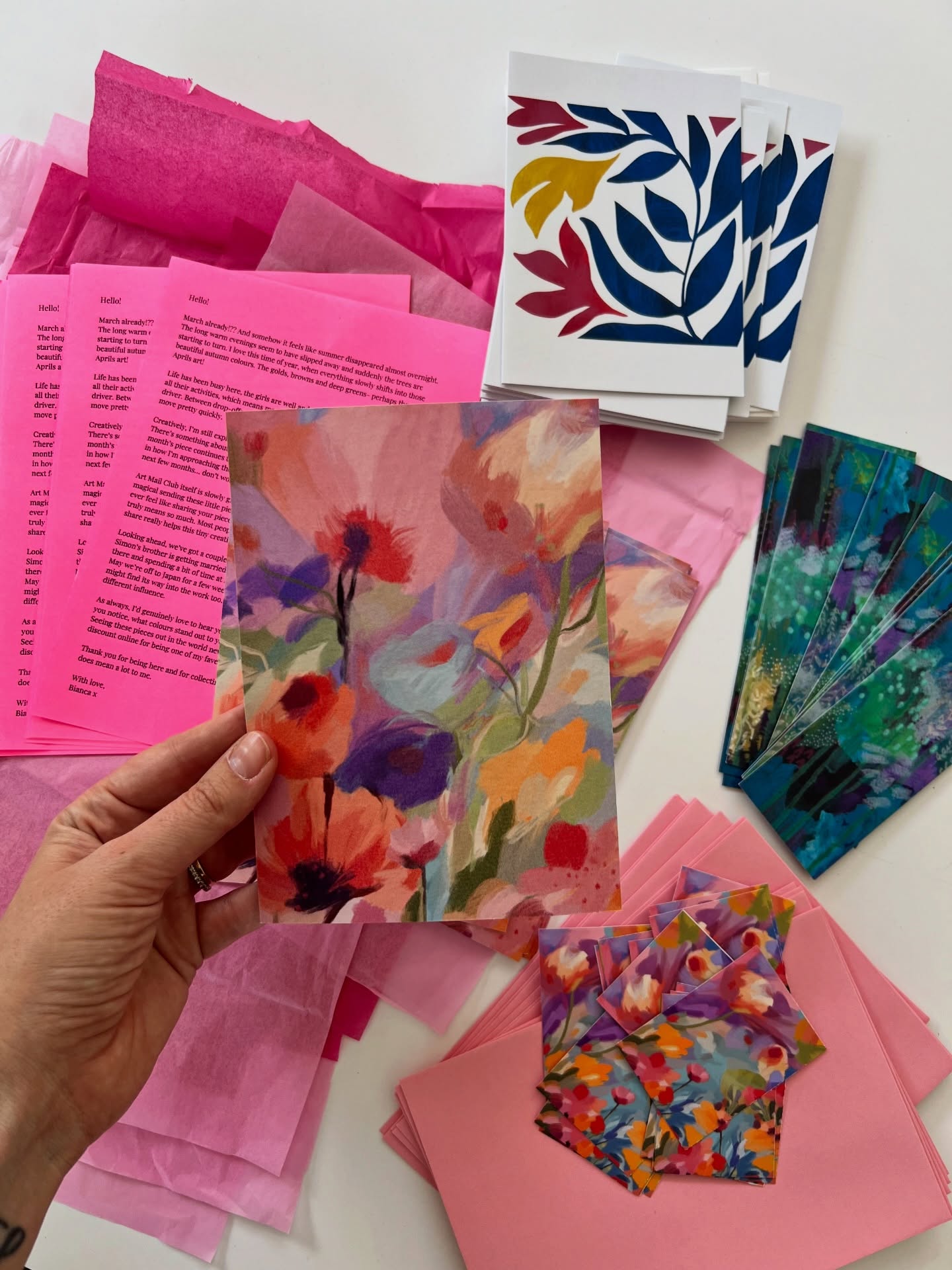 What my lovely Art mail club members received this month! Getting started on the April send out today- still lots of time to sign up (you have til the end of March for the next one)
There will be a little shift away from florals for April, through you guys may like something a bit different this time around 💟
