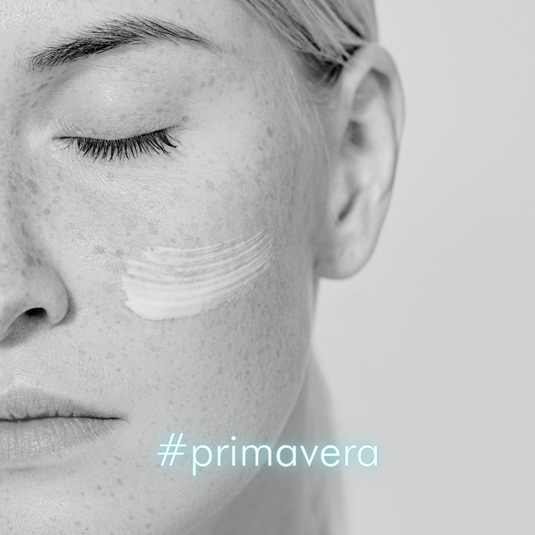Benvinguda primavera,
La primavera porta canvis ambientals (temperatura, humitat, més hores de sol i més pol·len) que influeixen bastant en la pell.
A la primavera augmenta la radiació UV, encara que el sol no es percebi tan fort com a l'estiu.