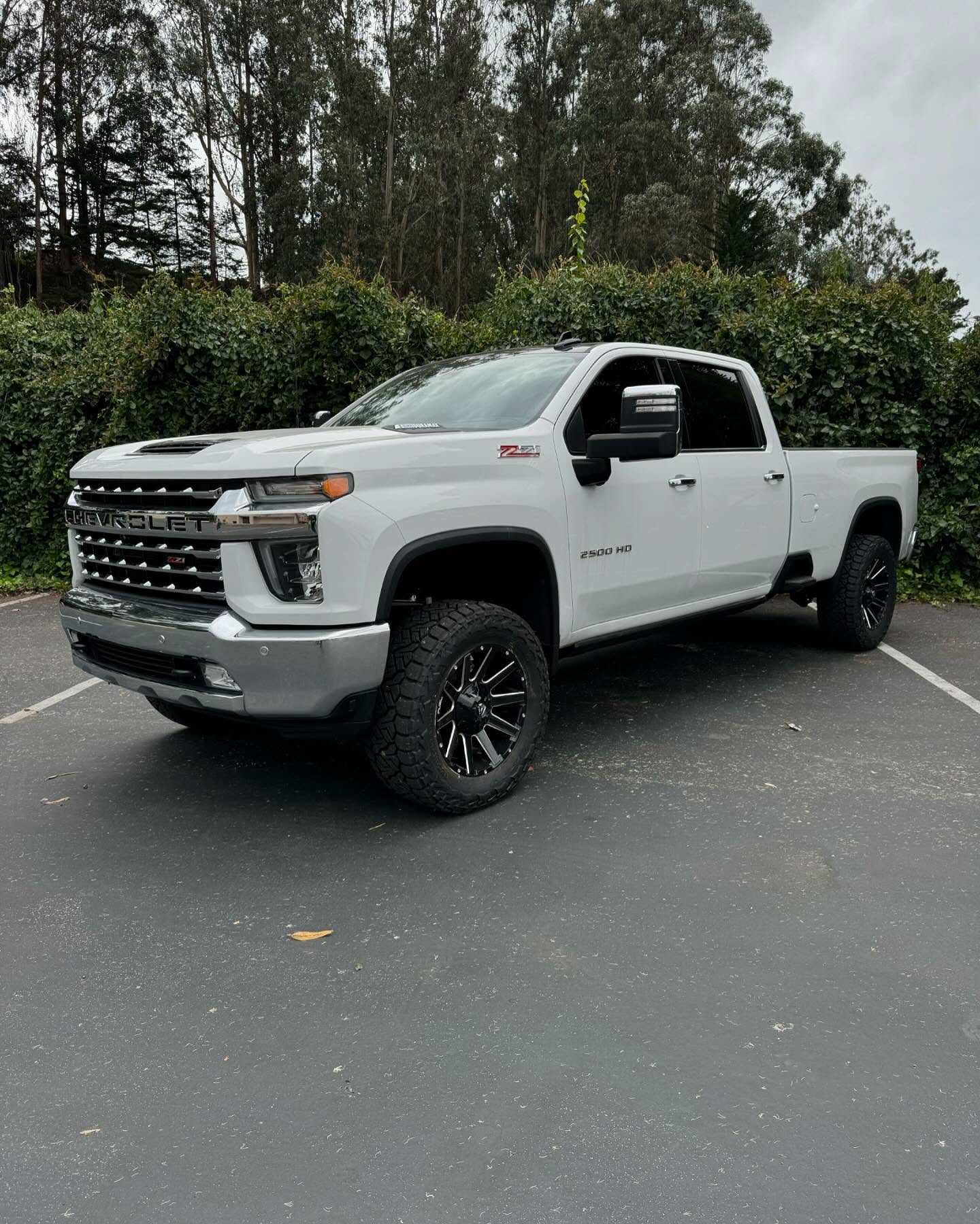 PTS Built
2020 Chevy 2500
Customer came in wanting to level out the front to the rear of the truck. To get the best ride out of the truck is to keep your geometry as close to factory as possible.
We decided on installing a 4” Cognito lift kit with upgraded upper control arms. We left the rear of the truck stock besides upgrading the shocks. This left the truck with the best ride possible while keeping the geometry in factory spec!
#pts #ptsbuilt #precisiontruckspecialties #l5pduramax #l5p #cognito #cognitomotorsports #4inchlift #diesel #lifted #chevy #chevrolet #silverado2500hd #2020silverado2500