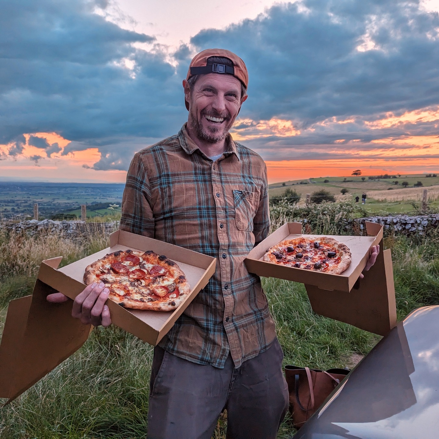 Sunny pizza days are comin!!
And we cannot wait!
We'll be serving this Friday evening at SD HQ Underwood business park 5pm-8pm.
This weeks special- Tomato base topped with spicy Nduja, Mascarpone, Kalamata Olives, and finished with our homemade Chilli Infused Honey!!
Order online or walk ups welcome-
https://order.storekit.com/soul-dough/menu