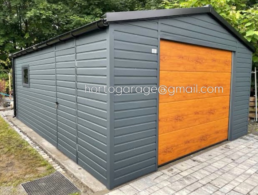 Wir präsentieren unsere Garage:
Eine moderne freistehende Garage.
📏 Abmessungen
• Breite: 5,0 m
• Länge: 6,0 m
• Höhe vorne: 2,5 m
🎨 Farbe
• Wände: Graphit
• Tor: Gold-Eiche (Holzoptik)
🚪🔩Konstruktion (im Detail)
• Rahmen aus geschlossenen (verzinkten) Stahlprofilen
• Tragpfosten
• Wände aus horizontalem Trapezblech
• Satteldach aus Blech, mit Entwässerungssystem (Rinne)
• Eck- und Dachverstärkungen zur Erhöhung der Steifigkeit
• Sektionaltor
✅ Vorteile
• solide und langlebige Stahlkonstruktion
• Korrosions- und Witterungsbeständigkeit
• modernes Design
• Möglichkeit zur individuellen Anpassung von Abmessungen und Farbe
🚗🧰🎿🔧 Einsatzmöglichkeiten
• Autogarage
• Werkstatt
• Werkzeuglager
• Hauswirtschaftsraum
💻📲👨💻 eine ähnliche Garage oder andere Details wünschen, mailen Sie hortogarage@gmail.com, gehen Sie auf den Link in der Bio oder rufen Sie an
📞 +49 177 4242452
📞 +49 152 246 74 361