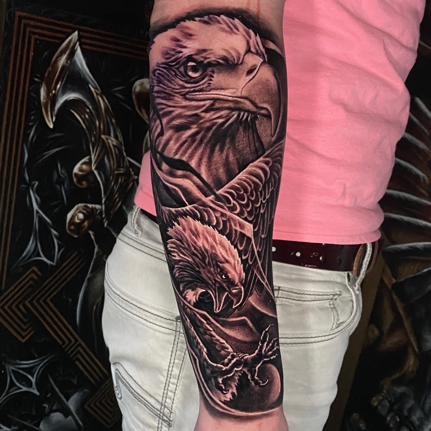 Big day getting this piece right for Jeff! Off to a great start putting this sleeve together.
.
Thanks for looking!
Follow @scottie.tattooer
And @fortunesfavourtattoo
.
.
#eagletattoo #blackandgreyrealism #eaglelover #birdsofinstagram #birdsofprey