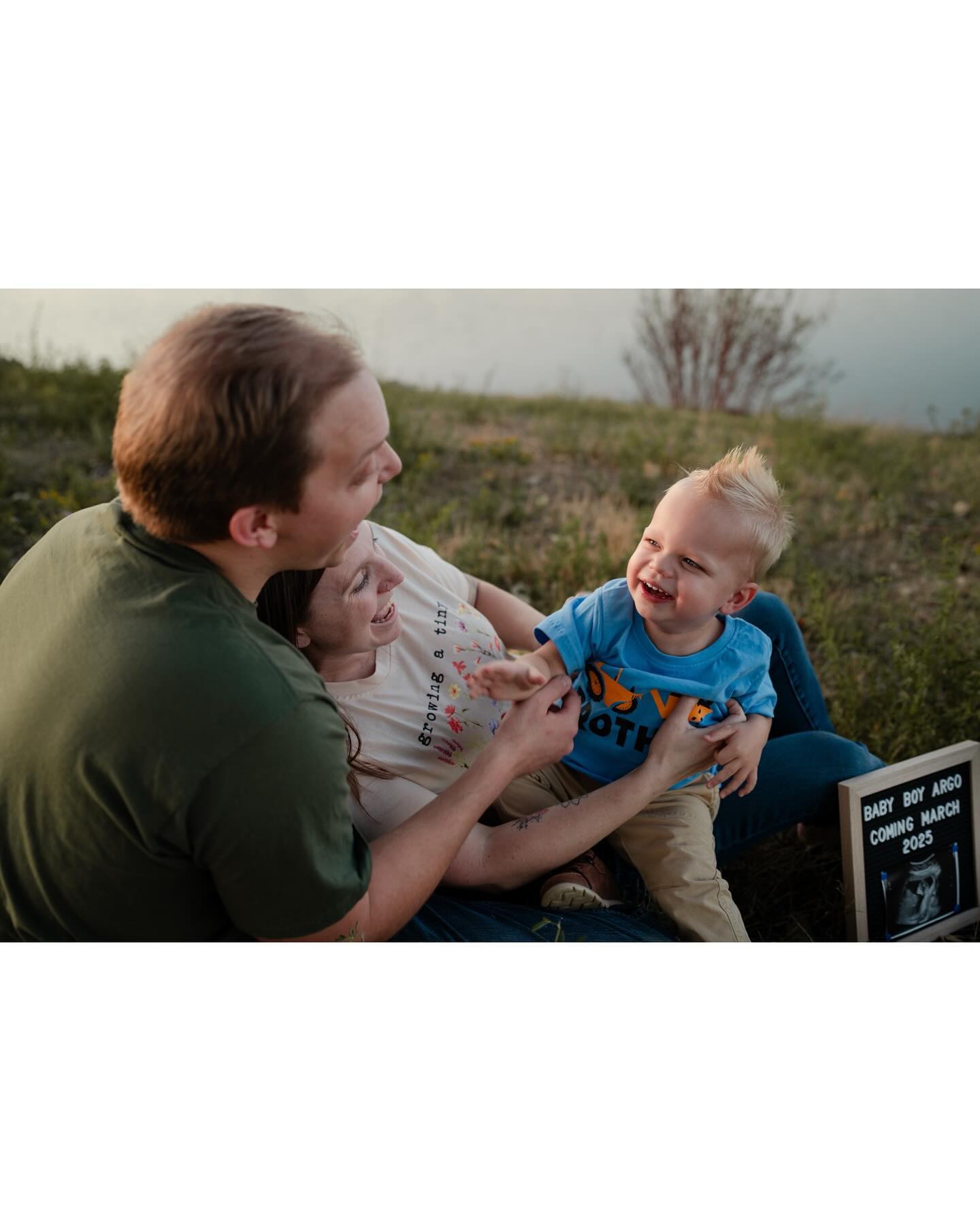 Anyone who knows me knows that I love pretty much all animals, so it’s rare to meet someone who might have me beat in that department! Kendal and fam definitely have me beat and it was a joy capturing the announcement of their new kid (goat pun most certainly intended). @kendal.argo