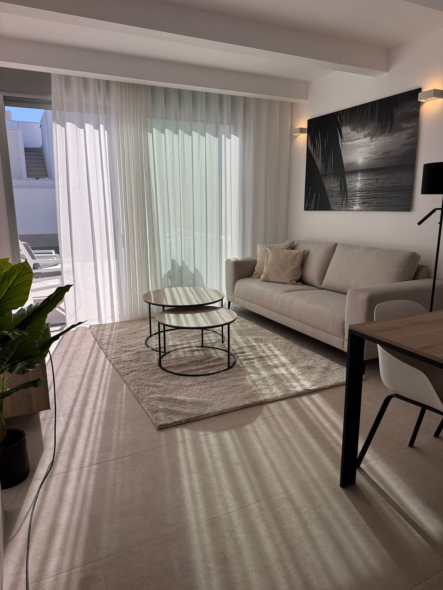 Heerlijk om ‘s morgens op te staan en de zon door de gordijnen te zien! Instant Happiness bij Casa Lita ☀️