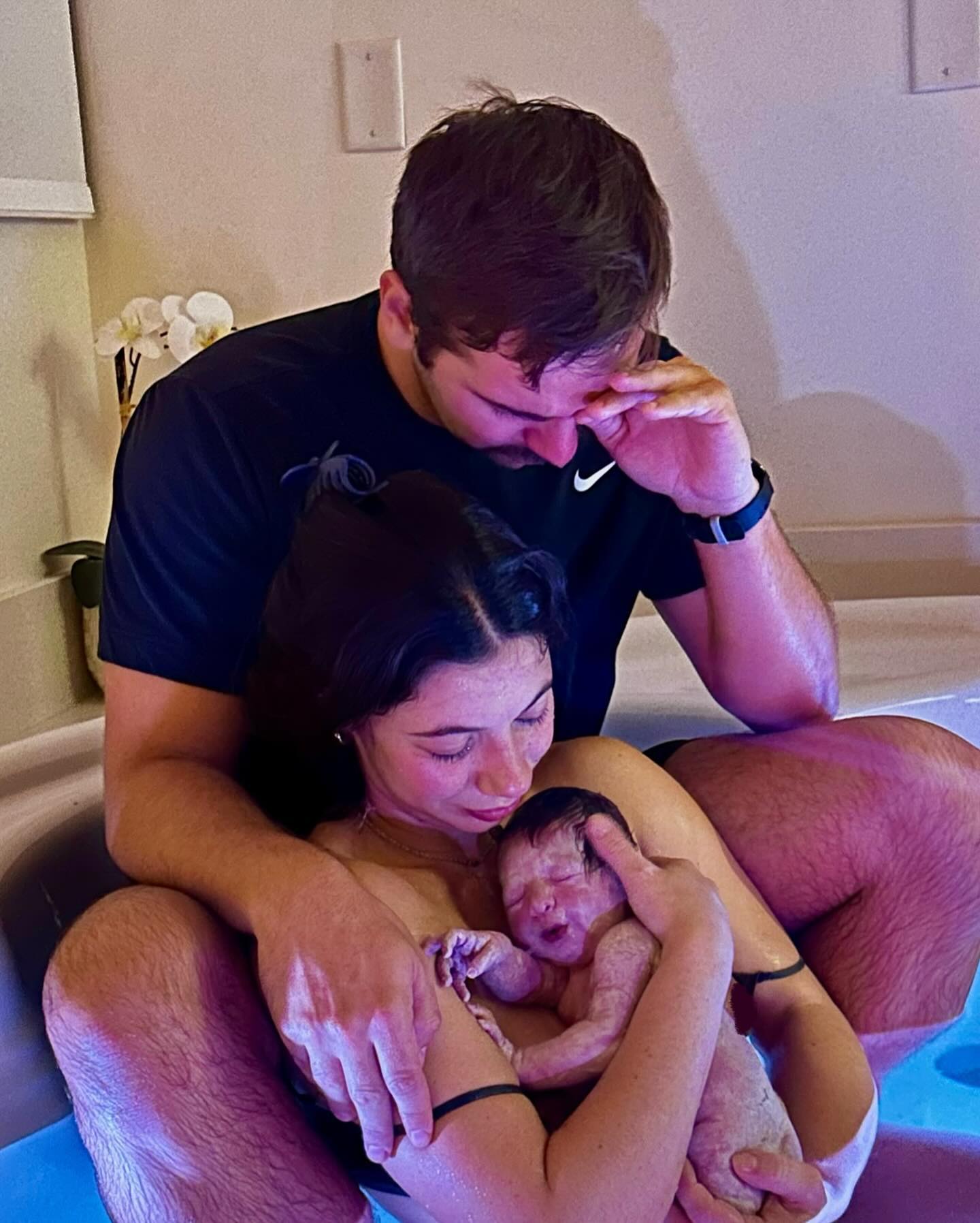 would you believe me if i told you this mama whispered to me “i don’t think i can do this” not even two hours before birthing her baby?
that’s the design. meeting your edge and then some.
meeting your edge to break through the woman you once were to meet the mother within. the exact mother your exact baby needs you to be.
when i hear “i don’t think i can do this anymore” i usually think to myself how close this mama must be to meeting her baby.
always remember we naturally meet the most resistance & the most intensity right before we (break)through ~ anything ~
simple physics <3
and when you allow it to show you the way, birth lovingly gifts you with the confidence in your resilience, your strength, & your body’s innate intelligence ~ what makes a mother, a mother!
my biggest honor in this lifetime is witnessing maidens become mothers. the most tender, raw, powerful transformation there is!!
thank you @fitnfoodiemarce for welcoming me into your birth to hold space & witness you in all your raw & natural power!! ✨
#doula #birth #waterbirth #midwife #midwifery #doulasupport #doulalove #homebirth #homebirthmidwife