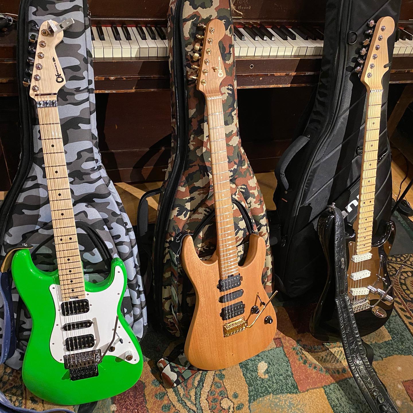 Stoked to be back in the studio tracking guitars! Brought my #1 and 2 Charvels, which one made the track?
#crinkumcrankumband #vancouverband #charvel #floydrose #duncandistortion
#progressivemusic #progmusic #instrumentalmusic #jazzfusion #jazzmusic #livemusicvancouver #studio8