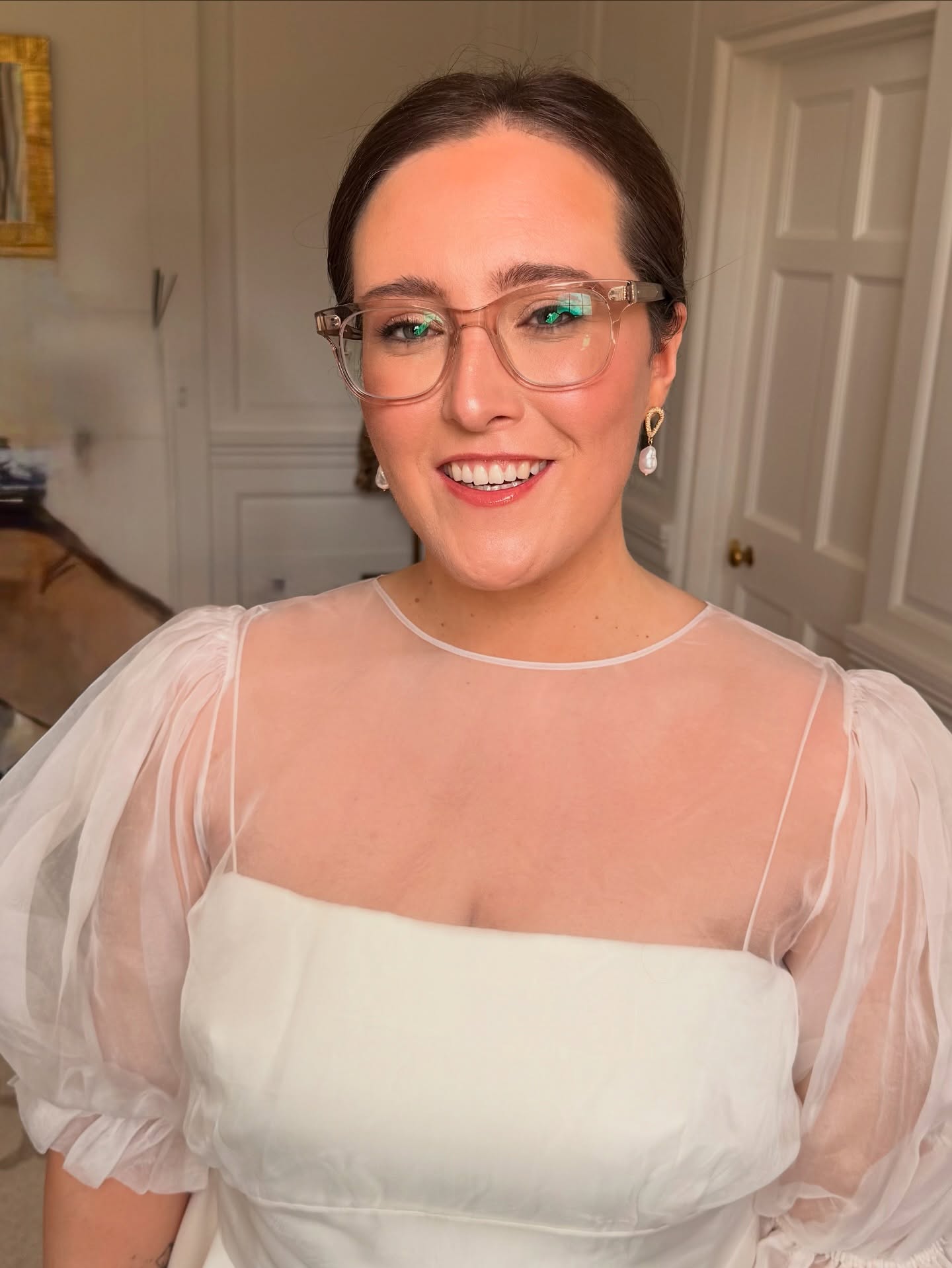 First wedding of the year and what a dream it was!! The sun was shining, the most beautiful venue, and the sweetest bride we could’ve asked for 🤍 @charbowden
Venue @syrencot
Coordination @lovethatwedding
Hair & Makeup @spenceandoliver
Flowers @jessieandersonstudio
Cake @beaumontbakes_2018
Photographer @katyjonesphotos
Videographer @_livvid_
Guitarist @mrchriseaton
DJ @speakerboxdj
Bridalwear: @unbridledwellnessstudio via @thebriderie
#hair #makeup #wedding #bride #bridal #bridalmakeup #bridalhair #weddingday #weddingmakeup #weddinghair #surrey #surreybride #surreywedding #dorset #dorsetwedding #dorsetbride #syrencot #wiltshire #wiltshirewedding #london#londonwedding #bridesmaidhair #bridesmaidmakeup #bridalinspo #weddingdress #bridalmakeupinspo #bridalhairinspo #bridalhalfup