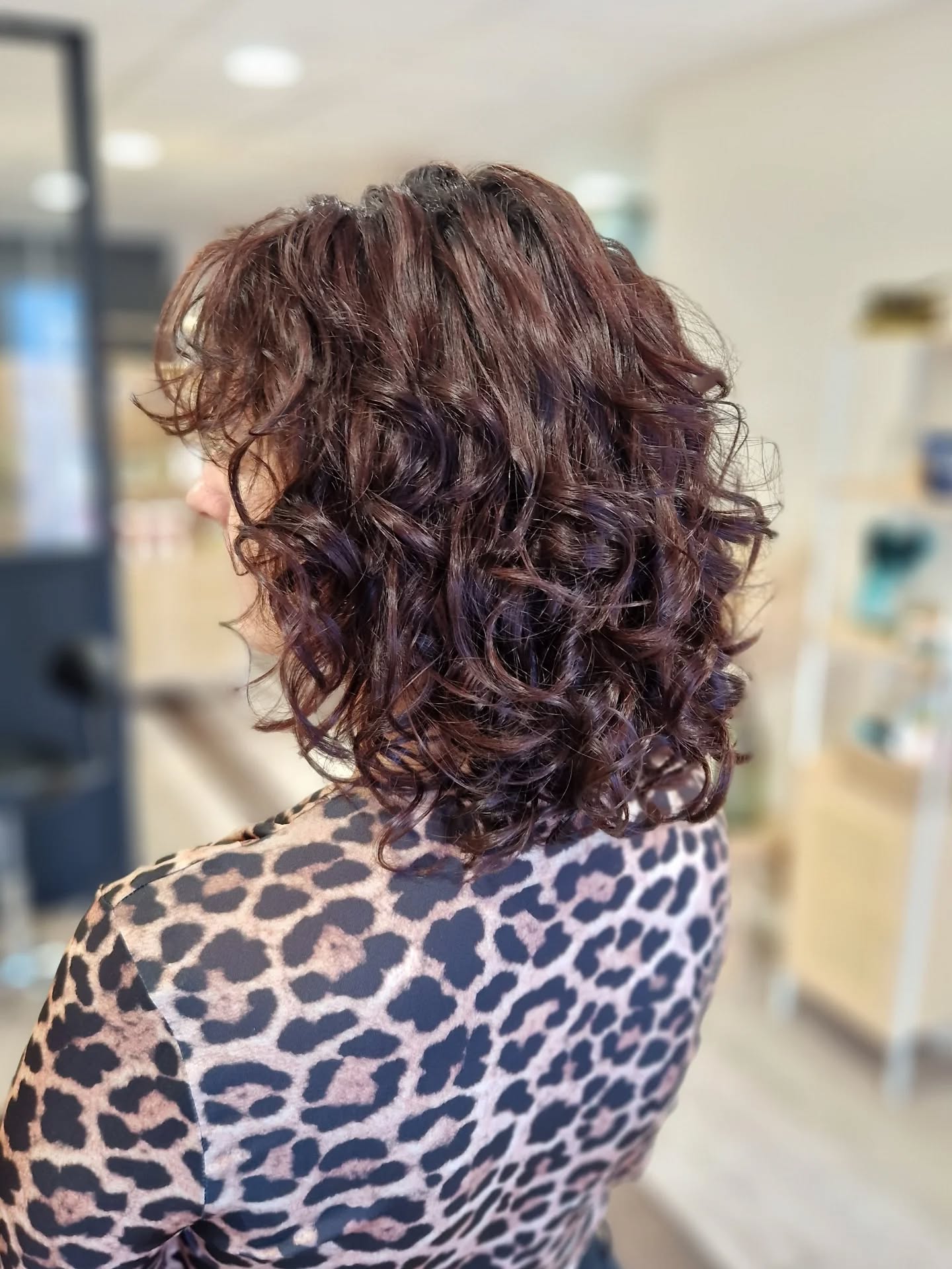 Elle avait envie de changer, on l'a fait ! 🤩
Une chouette transformation et un coup de frais pour ces bouclettes