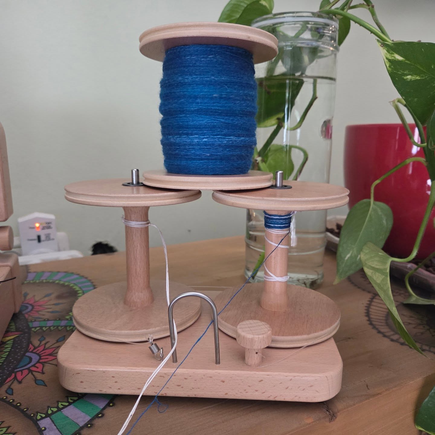 It worked! 🥳 I spinned each bobbin with the exact weight of fiber - and yes yes! They both plyed (almost) without leftovers 🤩🤩🤩
I'll make a skein out of it, and see if I got a fingering weight 🤞🤞🤞 This one was woolen-spun because I intend to make a colorwork scarf from this yarn.
And it was unanimously voted for the mix of greens as the contrast color 😍
#spinningnewbie #spinningmyownyarn #spinningyarn #homespun #spinning