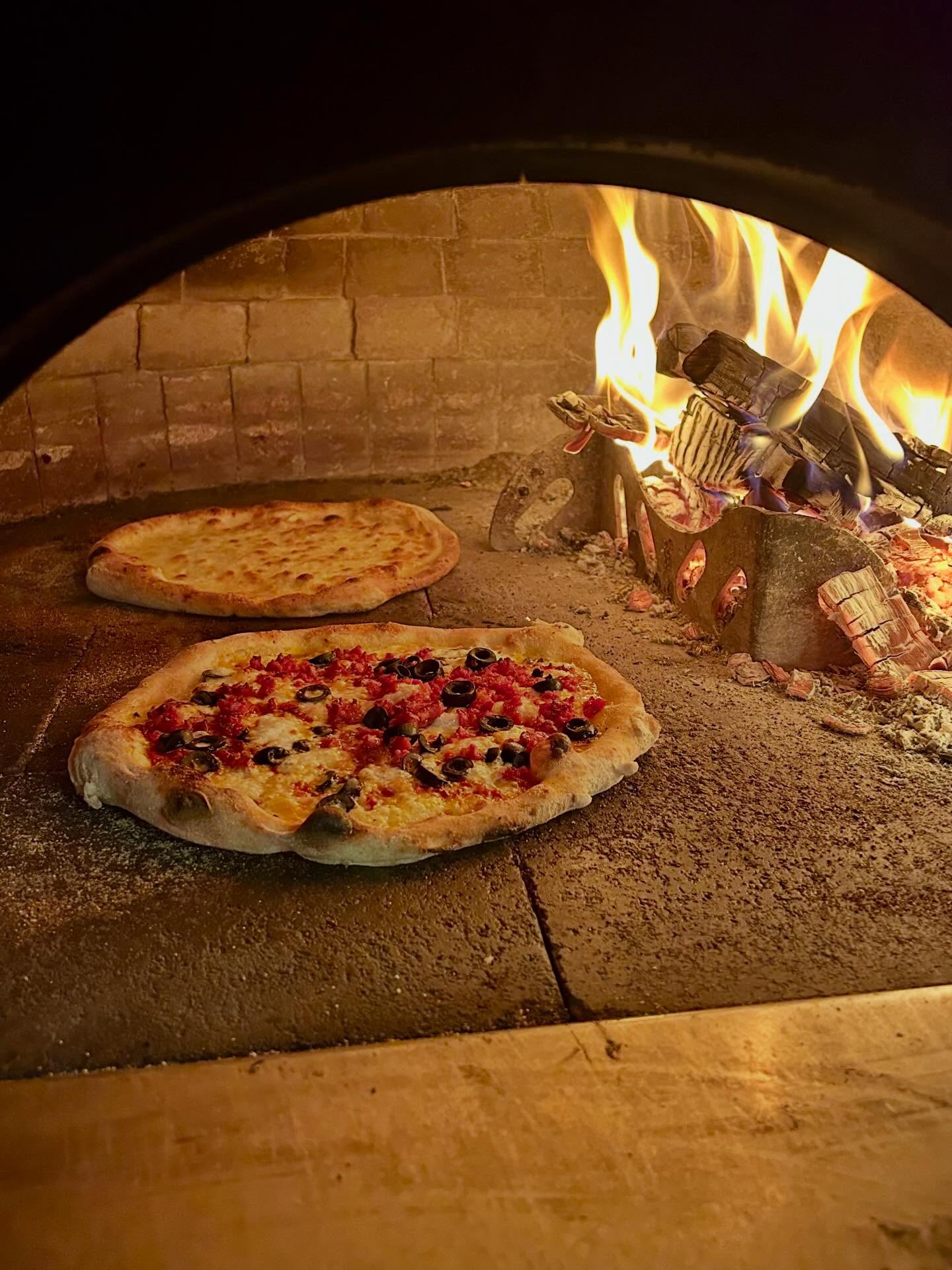 Don’t forget, @rusticbrospizzaco are at All Saints Catholic Church Car Park, Hersham every Thursday 5-8pm.
📍All Saints Catholic Church Car Park, 13 Queens Rd, Hersham,
KT12 5LU
Fancy Pizza for dinner? 🍕
We are taking preorders, if you would like to order a pizza 🍕 and arrange your pick up time please call James on 07568 096639, it gets very busy so best to book your slot early to avoid pizza envy! 🍻🍕😋
#Hersham #woodfiredpizza #pizza #pizzatime