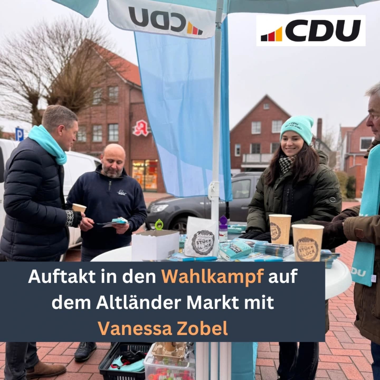 Am Freitag haben wir mit @vanessakimzobel den Wahlkampf auf dem Altländer Markt eröffnet. Bei negativen Temperaturen aber positiver Stimmung haben wir deutlich gemacht: Es ist Zeit für Zobel und Zeit für einen Politikwechsel! 🇩🇪
In den folgenden Wochen stehen wir weiter für ein Gespräch bereit. Kommt gerne vorbei und diskutiert mit uns oder teilt eure Anregungen, wofür sich Vanessa Zobel in Berlin stark machen soll.
Unsere Termine:
Bürgerei - Samstag, den 25.01.25 von 09.00 - 11.00 Uhr mit Vanessa Zobel. Wir sorgen für eine Stärkung mit Waffeln und Kaffee!
Bürgerei - Samstag, den 01.02.25 von 09.00 - 11.00 Uhr mit Vanessa Zobel
Altländer Markt - Freitag, den 07.02.25 von 14.00 - 16.00 Uhr mit Vanessa Zobel
Altländer Markt - Freitag, den 14.02.25 von 14.00 - 16.00 Uhr
Altländer Markt - Freitag, den 21.02.25 von 14.00 - 16.00 Uhr
#zeitfürzobel
#bundestagswahl
#politikwechsel