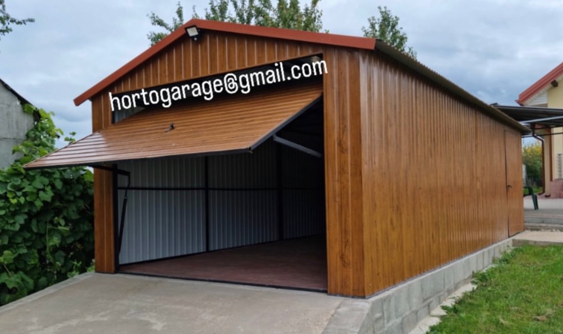 🙋♂️😃Wir präsentieren Ihnen unsere freistehende Garage mit einer soliden und ästhetischen Konstruktion.
📏Abmessungen
📐3,5 m Breite
📐6 m Länge,
📐Höhe 3 m
Farbe: Wände in Holzfarbe (Gold-Eiche), Dach und Verkleidungen in Dunkelbraun
🔩🚪Konstruktion: Tragender Stahlrahmen aus geschlossenen Profilen, der Stabilität und Langlebigkeit gewährleistet. Wände und Dach aus Trapezblech, Innenraum mit hellem Blech verkleidet.
• Dach: Satteldach für besseren Wasser- und Schneefall
• ✅Vorteile und Verwendung: langlebig, ästhetisch, ideal als Garage, Abstellraum oder kleine Werkstatt
💻📲👨💻 eine ähnliche Garage oder andere Details wünschen, mailen Sie hortogarage@gmail.com, gehen Sie auf den Link in der Bio oder rufen Sie an
📞 +49 177 4242452
📞 +49 152 246 74 361