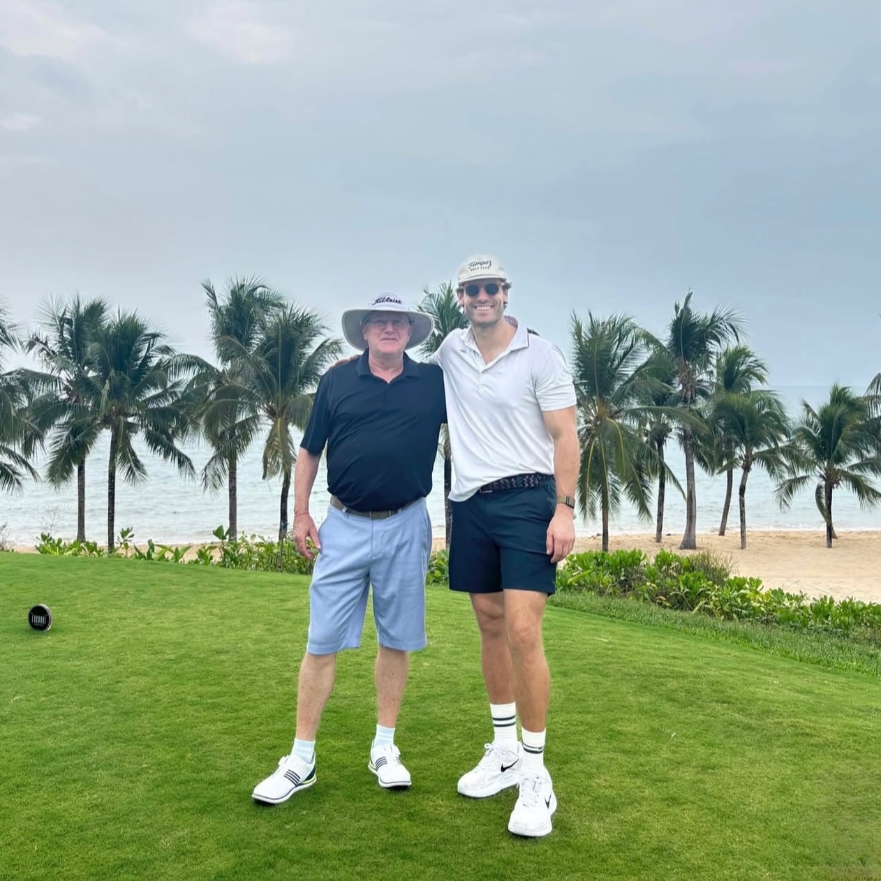 푸꾸옥 골프 예약, 가장 쉽고 믿을 수 있는 선택 ⛳️🌴
GOLF PQ와 함께라면 간단한 예약, 명확한 소통, 그리고 특별 할인까지 모두 가능합니다.
티타임 예약부터 클럽 대여, 이동, 패키지까지 —
모든 것을 한 번에, 편하게 준비하세요.
푸꾸옥 최고의 골프 경험, 지금 시작해보세요.
📲 지금 예약하기
WhatsApp / Zalo: +84 76 296 7058
🌐 www.golfpq.com
—
Golf in Phu Quoc made simple, seamless, and better value ⛳️🌴
With GOLF PQ, enjoy easy booking, clear communication, and exclusive discounted rates.
From tee times and club hire to transport and full packages —
we handle everything so you can focus on your game.
Start your Phu Quoc golf experience today.
📲 Book now
WhatsApp / Zalo: +84 76 296 7058
🌐 www.golfpq.com
—
#GolfPQ #PhuQuocGolf #GolfVietnam #VinpearlGolf #EschuriGolf VisitPhuQuoc IslandGolfing