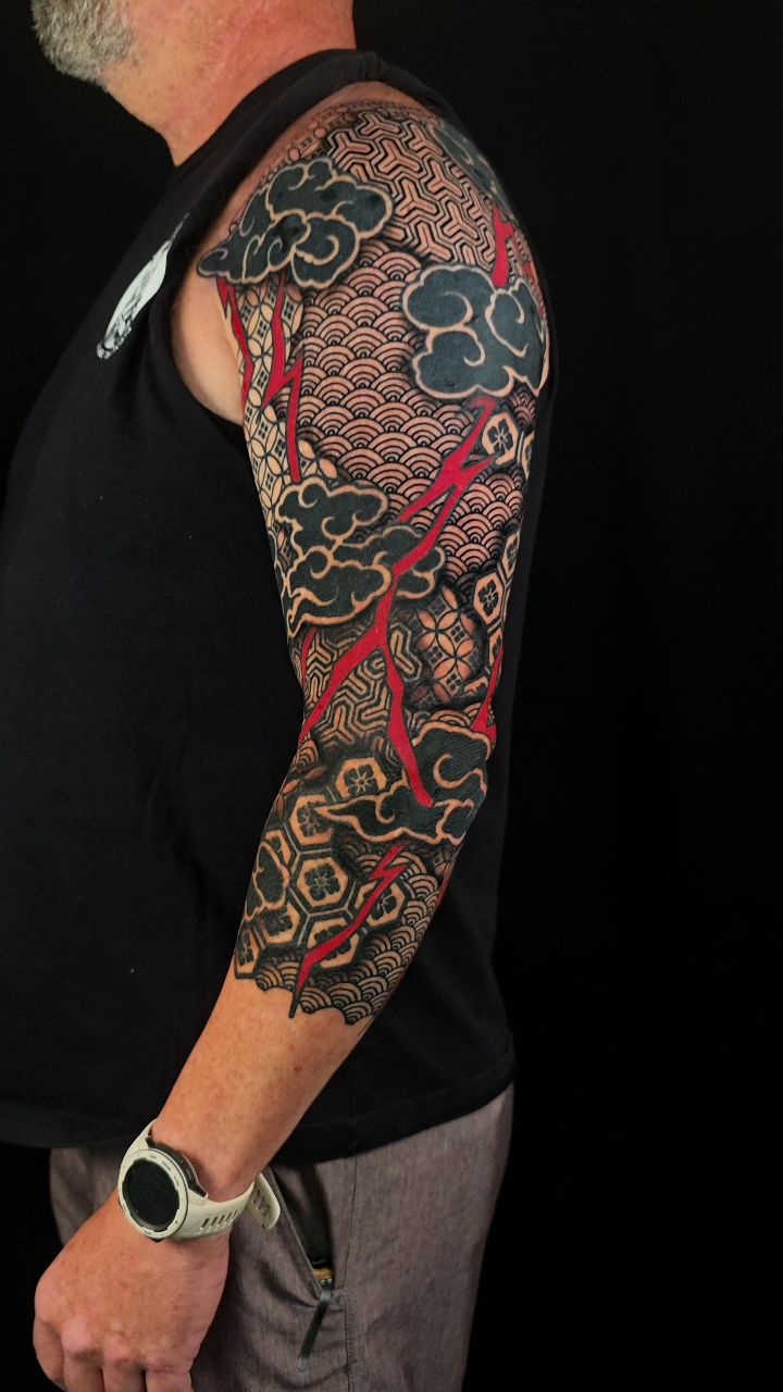 Thunderstorm themed 3/4 Japanese kimono patterns tattoo arm sleeve. Mostly healed with upper shoulder fresh and some tiny touch ups on the clouds.
Japanese patterns tattoo Oakland California bay area
Done at @futureink.co
.
.
.
.
.
#japanesetattoo #japanesetattooart #bayareatattoo #californiatattoo #japanesepatterns