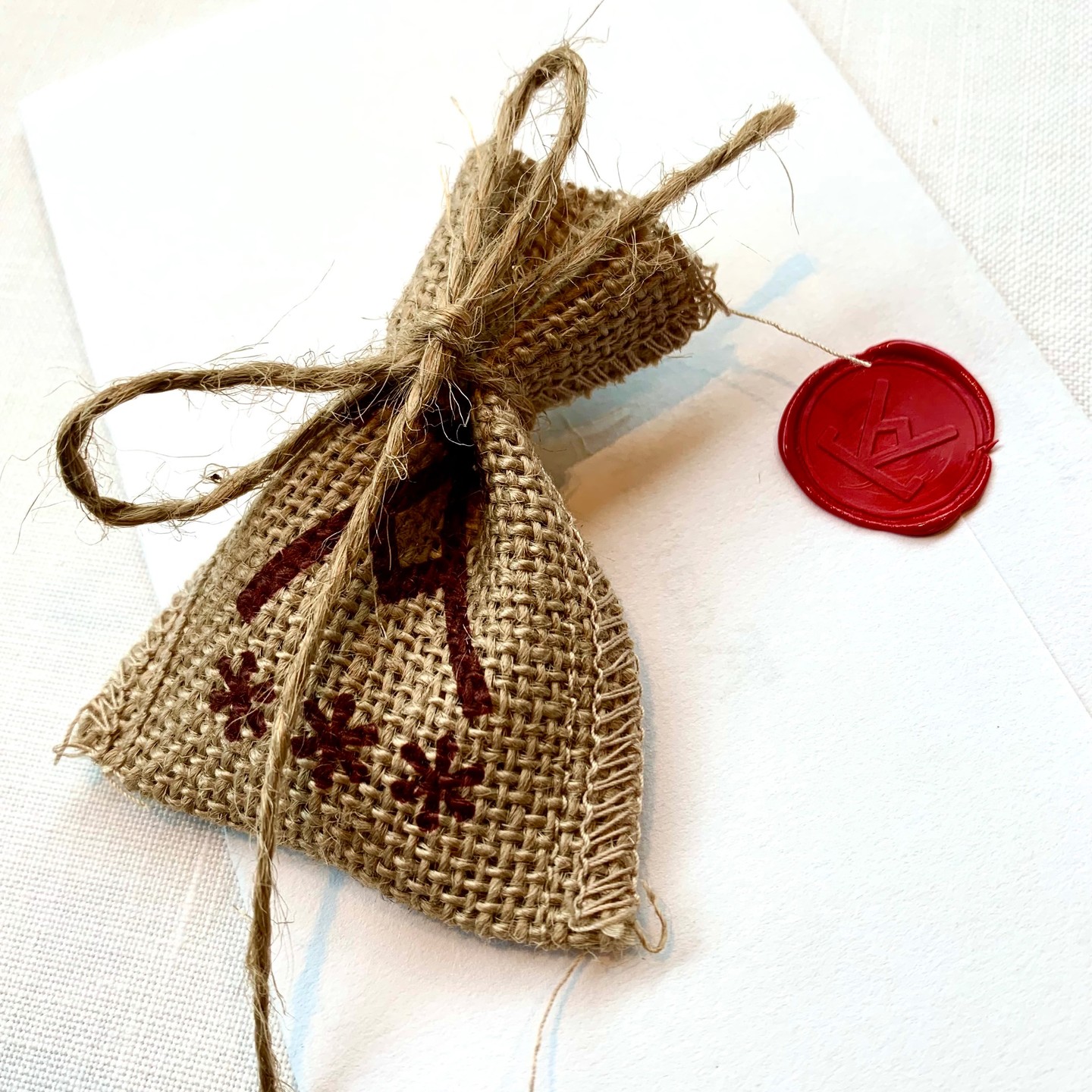 Here part of my experience at @azurmendi_atxa. Spanish cuisine it's always a surprise, it stays permanently in your heart and mind. Chef #enekoatxa surprised me beyond expectations (yes this is more than obvious...#😂 ) especially the sensitive touch on vegetables. If you are in the #paysbasque and have the chance, don't miss this place... And don't miss #bilbao and its #gugghenheimbilbao #michelinguide #michelinstars #threestarsmichelin