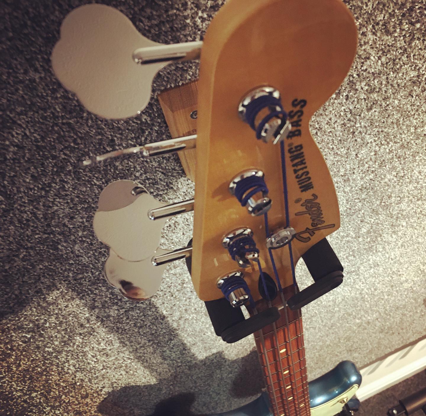 Bought a new #fendermustangbass and it sounds very nice with flat wound strings! 👌😘
-
-
-
#newbass #fendershortscale #flatwoundstrings #percussionpop #productionmusic #productionmusiclibrary #musicfortv #musicproduction