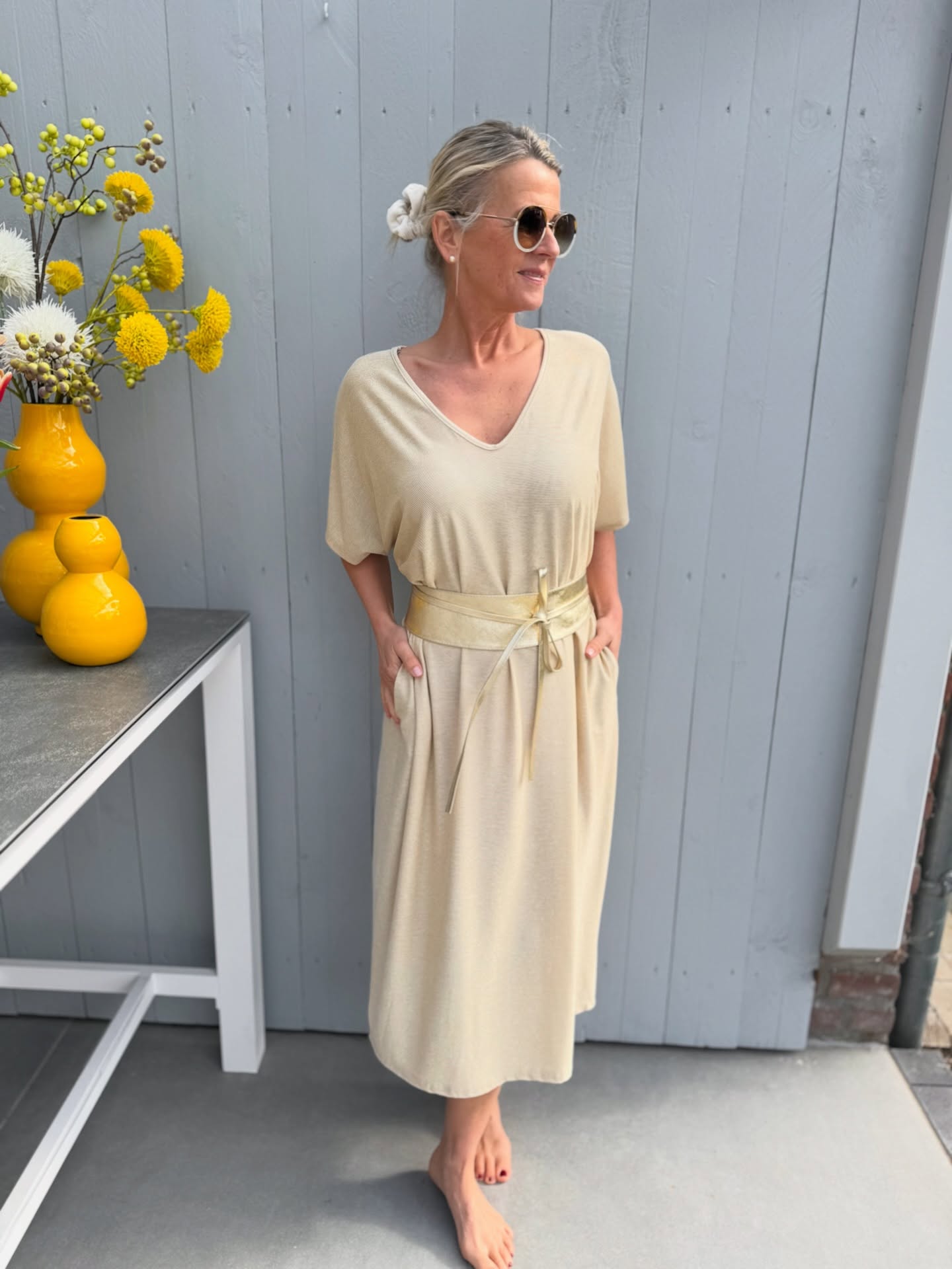 Dieses Kleid ist nicht nur ein Urlaubs-Liebling 🏝️✨
Es wird auch zuhause schnell zu deinem neuen Favoriten 🤍
Ob elegant mit Gürtel & schönen Sandalen
oder lässig offen zur Jeansjacke –
ein echter Hingucker 😍
✔️ tragbar bis Größe 44
✔️ vielseitig kombinierbar
✔️ super angenehm zu tragen
👉 Nur 41,90 €
Jetzt shoppen – Link in der Bio ✨
#fashionboxx #webio #webiostore #webiocommerce #onlineshop #onlineshopping #damenmode #kleiderliebe #outfitinspiration #ootd #sommerlook #alltagslook #styleinspo #curvyfashion #fashionliebe #instastyle #outfitideen #trendlook #lookoftheday