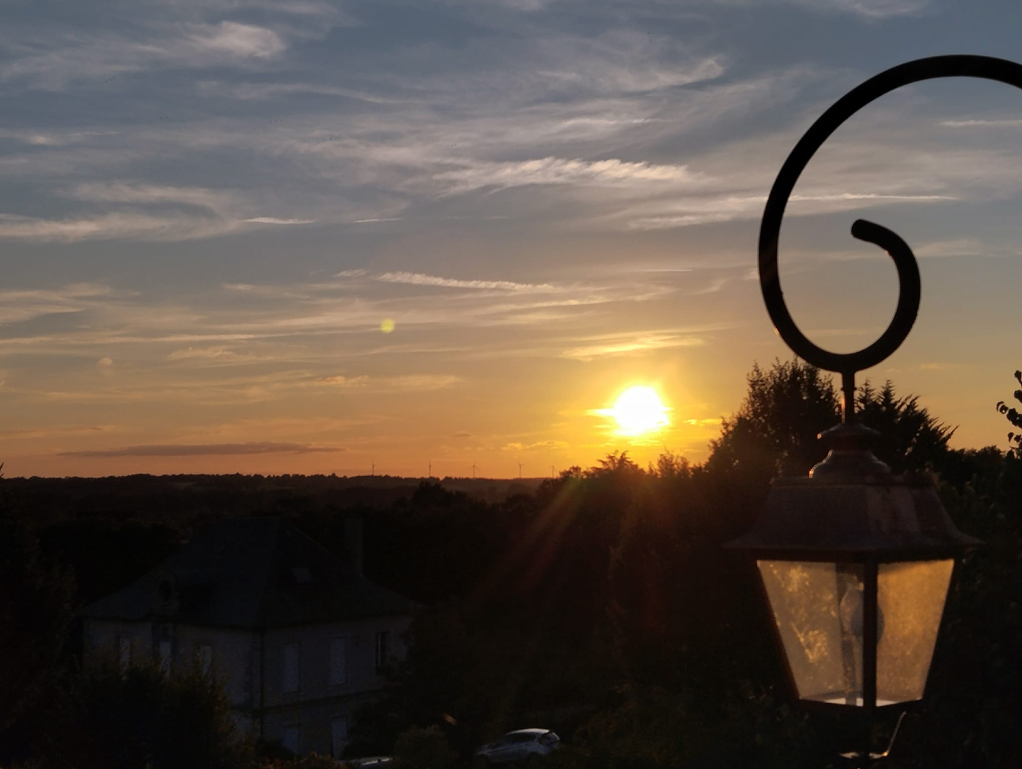 A beautiful sunset last night for a private event held on our terrace here at Le Hibou Chic & Maison PB .
Was lovely to see so many people enjoying the view and surrounds before the Bellac fireworks.
Yesterday we had two events with @yoga_pommier running the first of their monthly yoga and brunch sessions in the morning and then this private event in the evening.