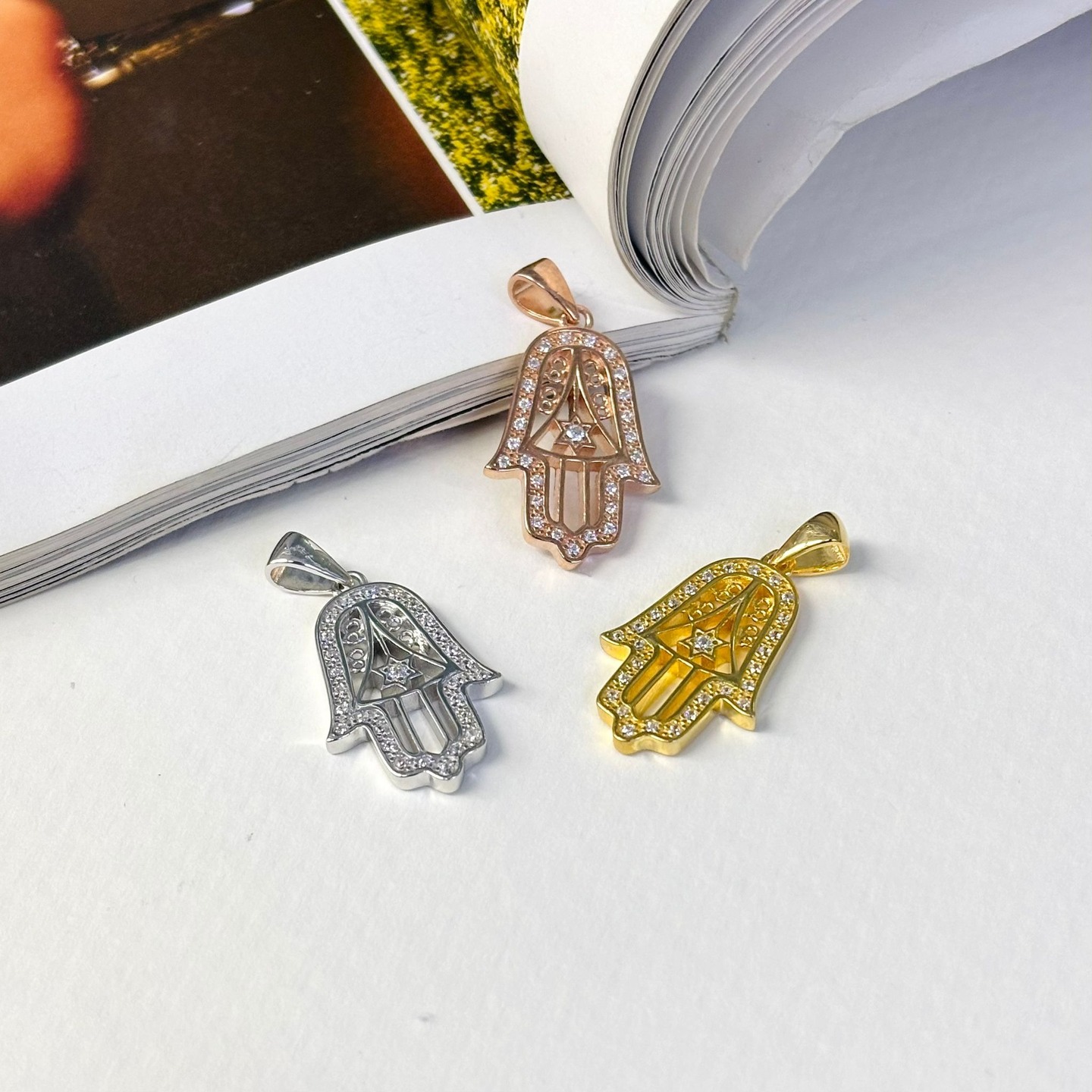 Elegant ♡ 925 silver Hamsa pendant.
A symbol of protection with a touch of luxury. ✨
#OLYBJEWELRY #wholesalejewelry #silver925 #arabic