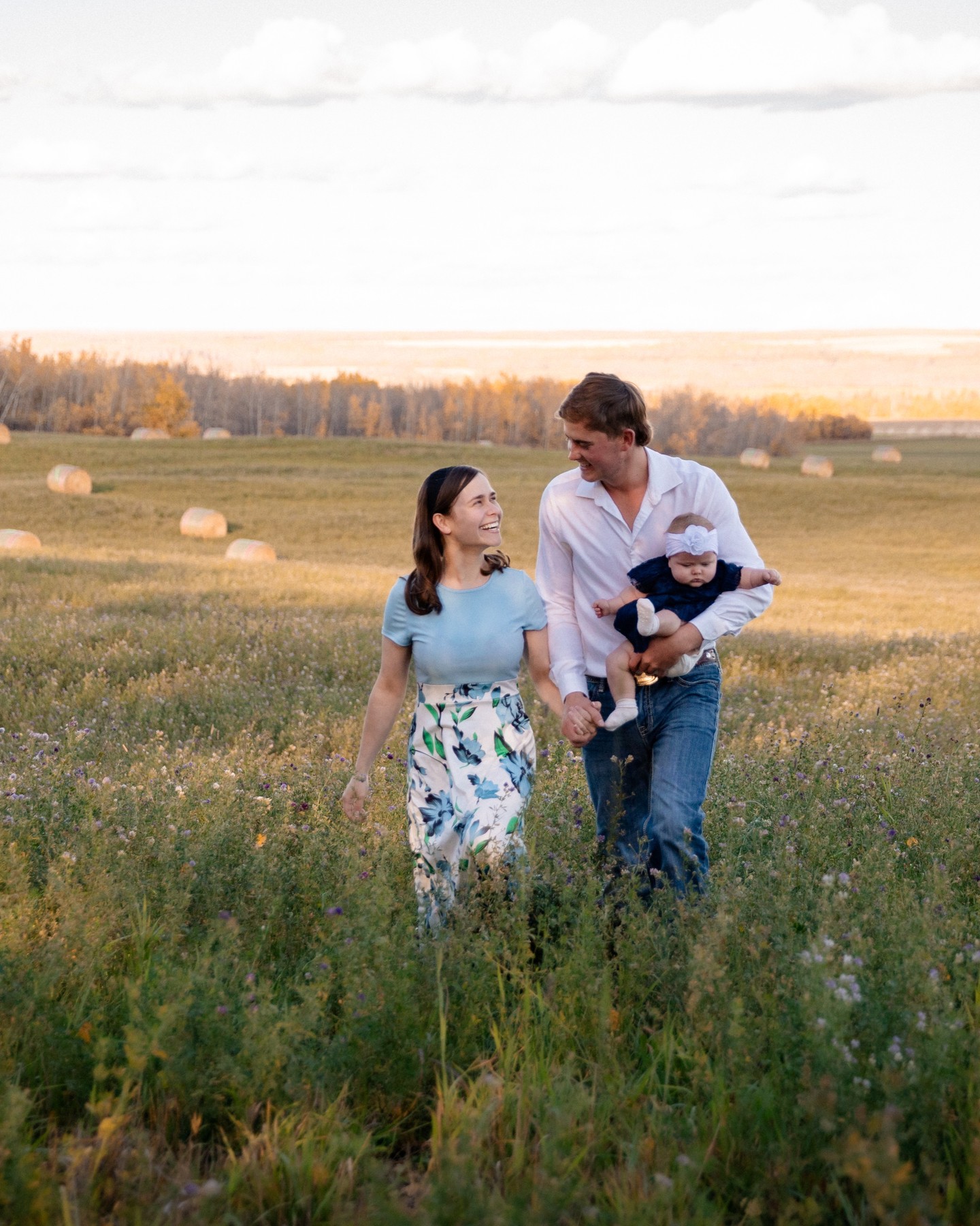 Reflecting on 2024, Iโm so grateful for all the families, weddings, events, and campaigns I had the privilege to create content and art for. โค๏ธ
๐ท Isaak, Sara, and Lyla. Scroll to the last photo to see the sweetest little baby rolls.
#mbphotoandvideo